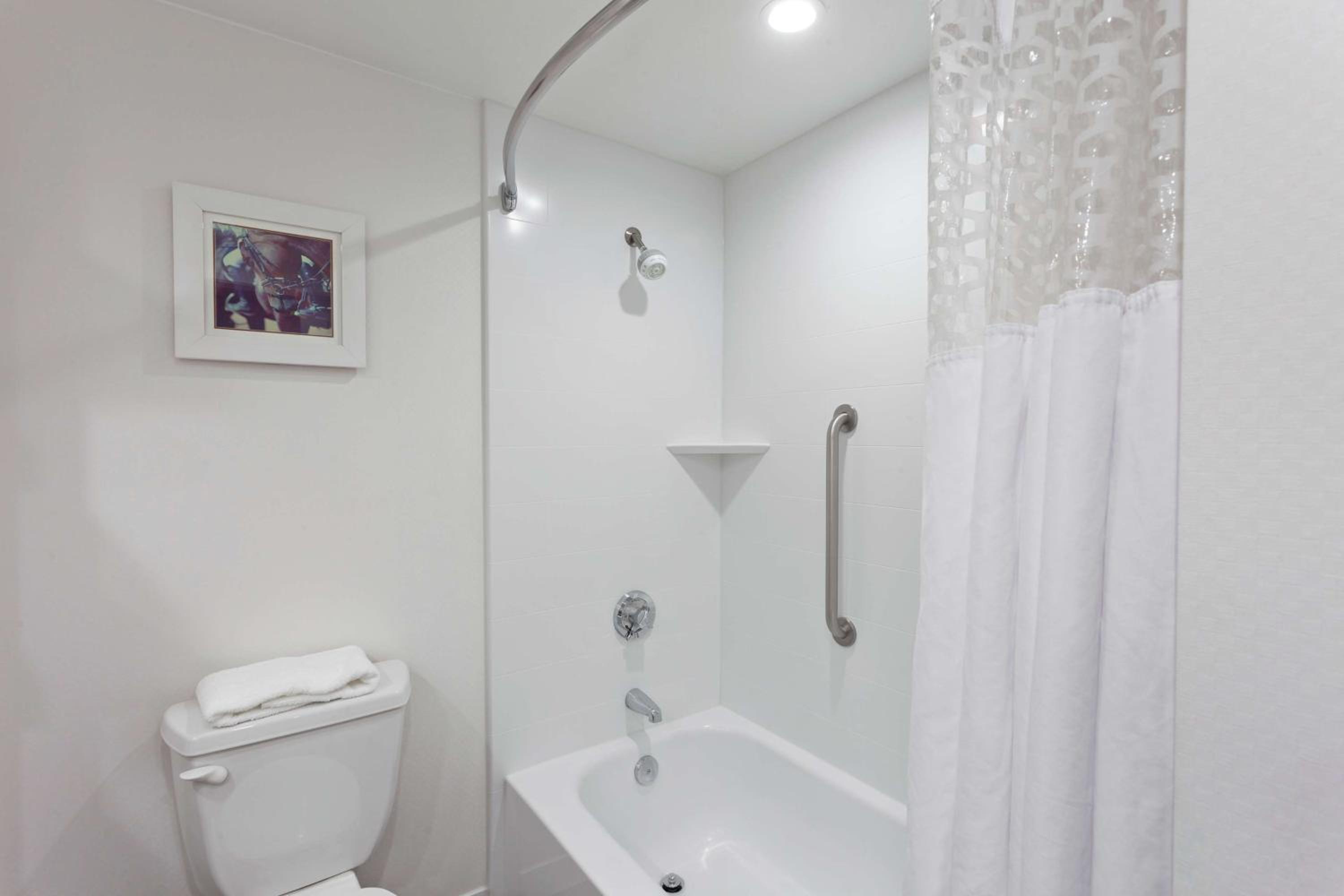 King Room - Non-Smoking - Photo 2