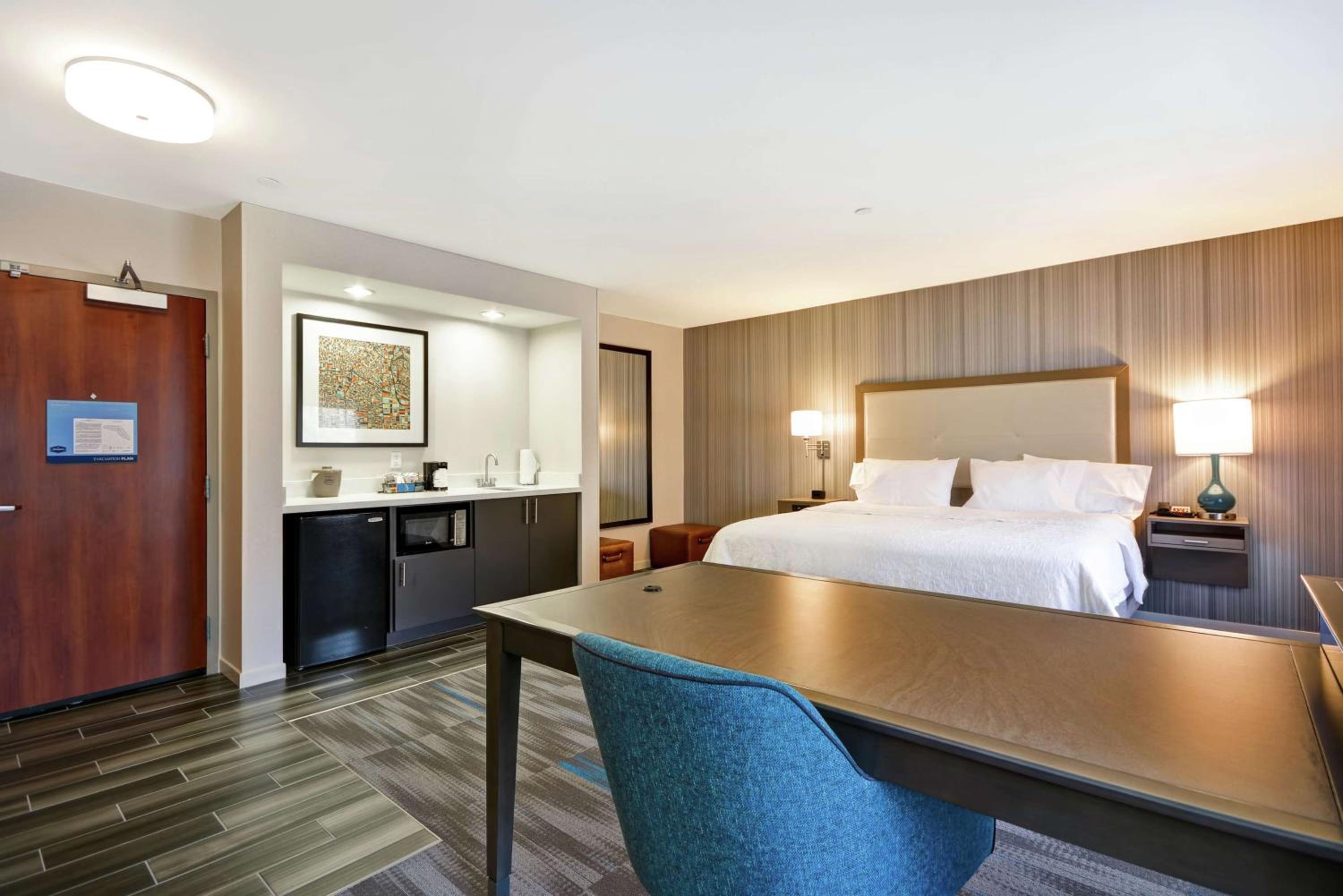 King Studio Suite with Sofa Bed - Non-Smoking - Photo 4