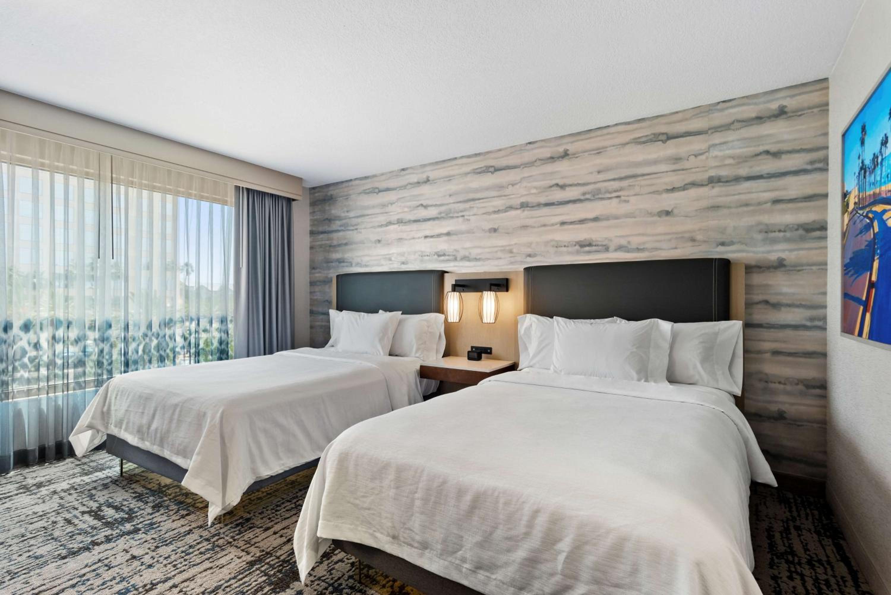 Two Double Bedded Suite with Firework View - Non-Smoking - Photo 1
