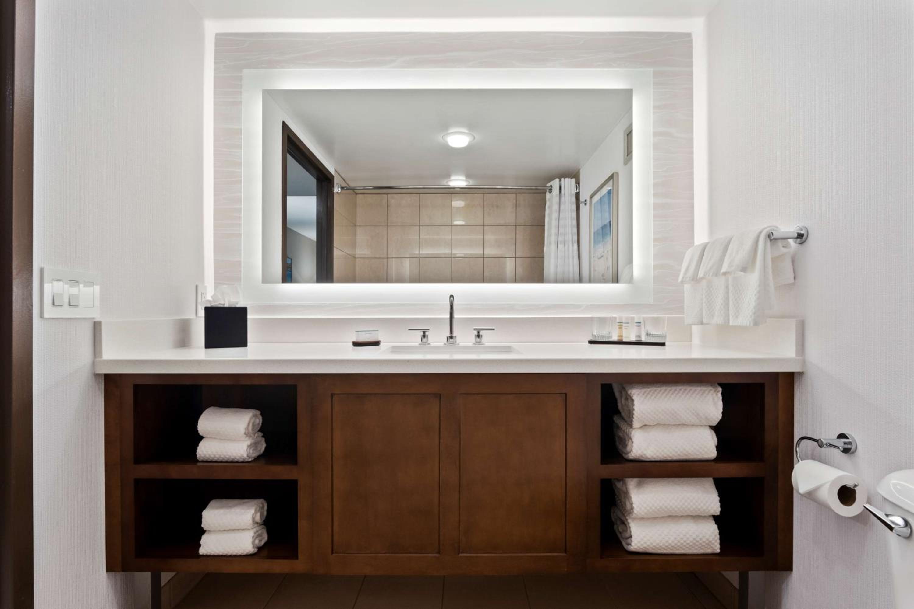 Two-Room King Suite - Non-Smoking - Photo 4