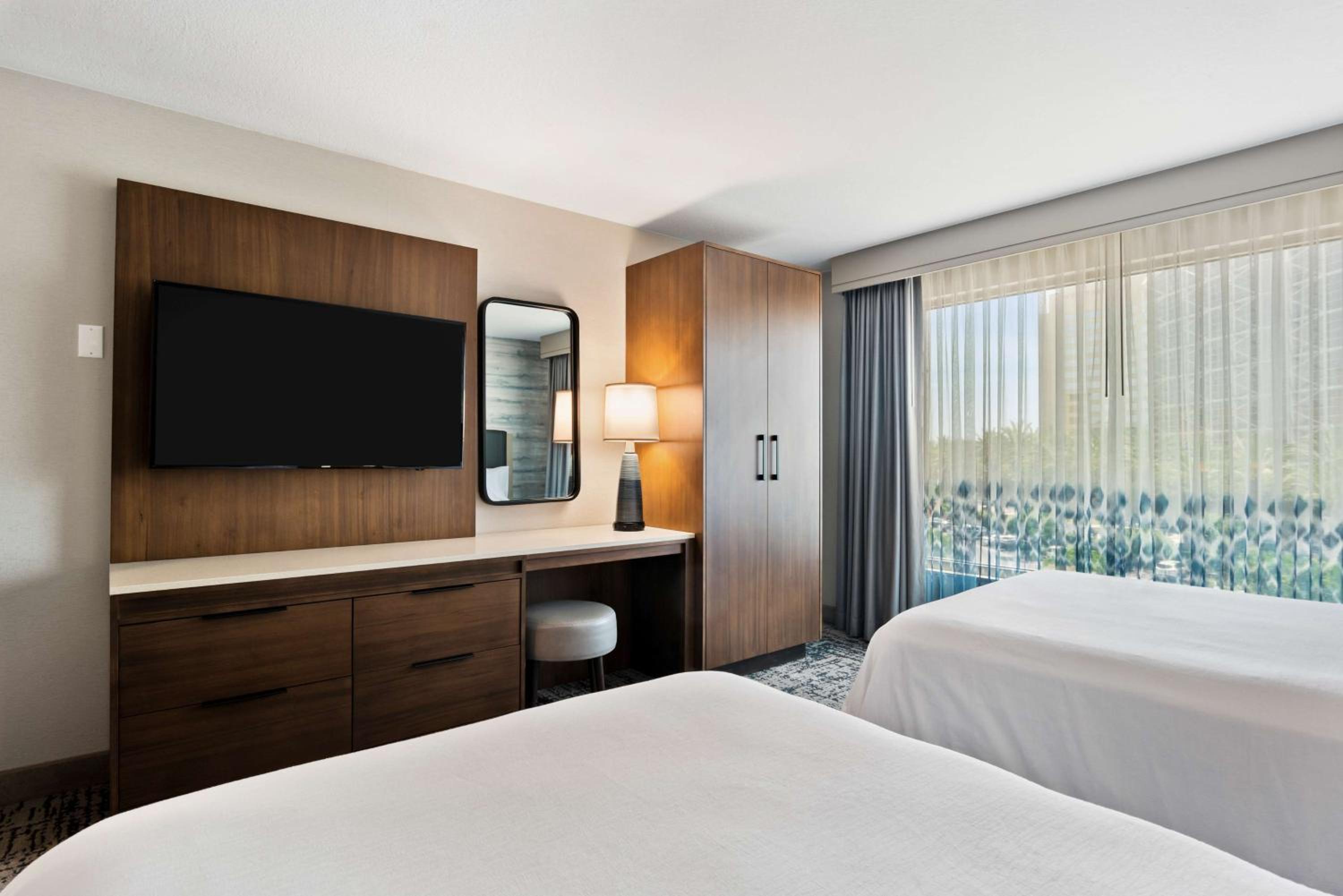 Suite with Two Double Beds - Non-Smoking - Photo 2
