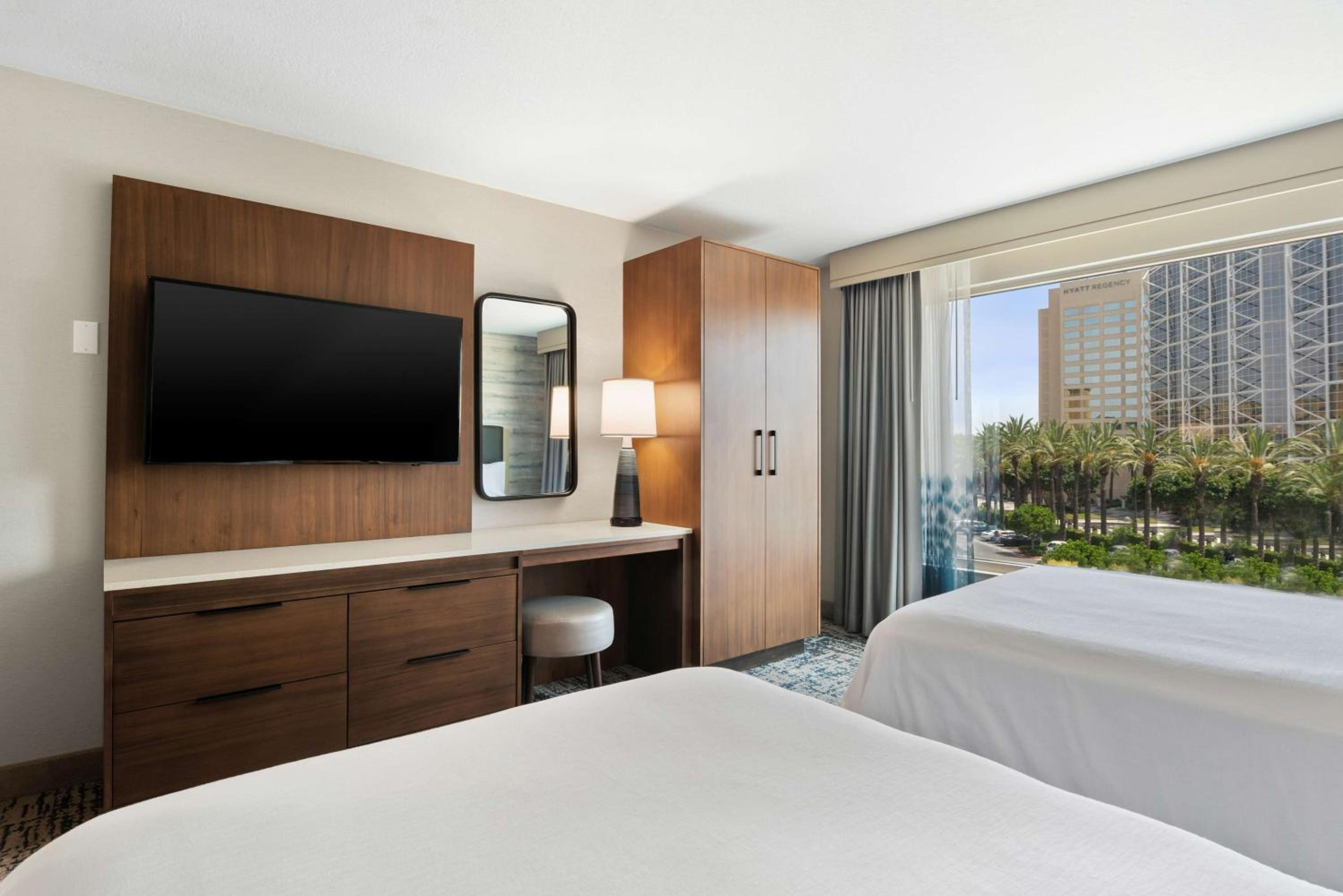 Suite with Two Double Beds - Non-Smoking - Photo 5