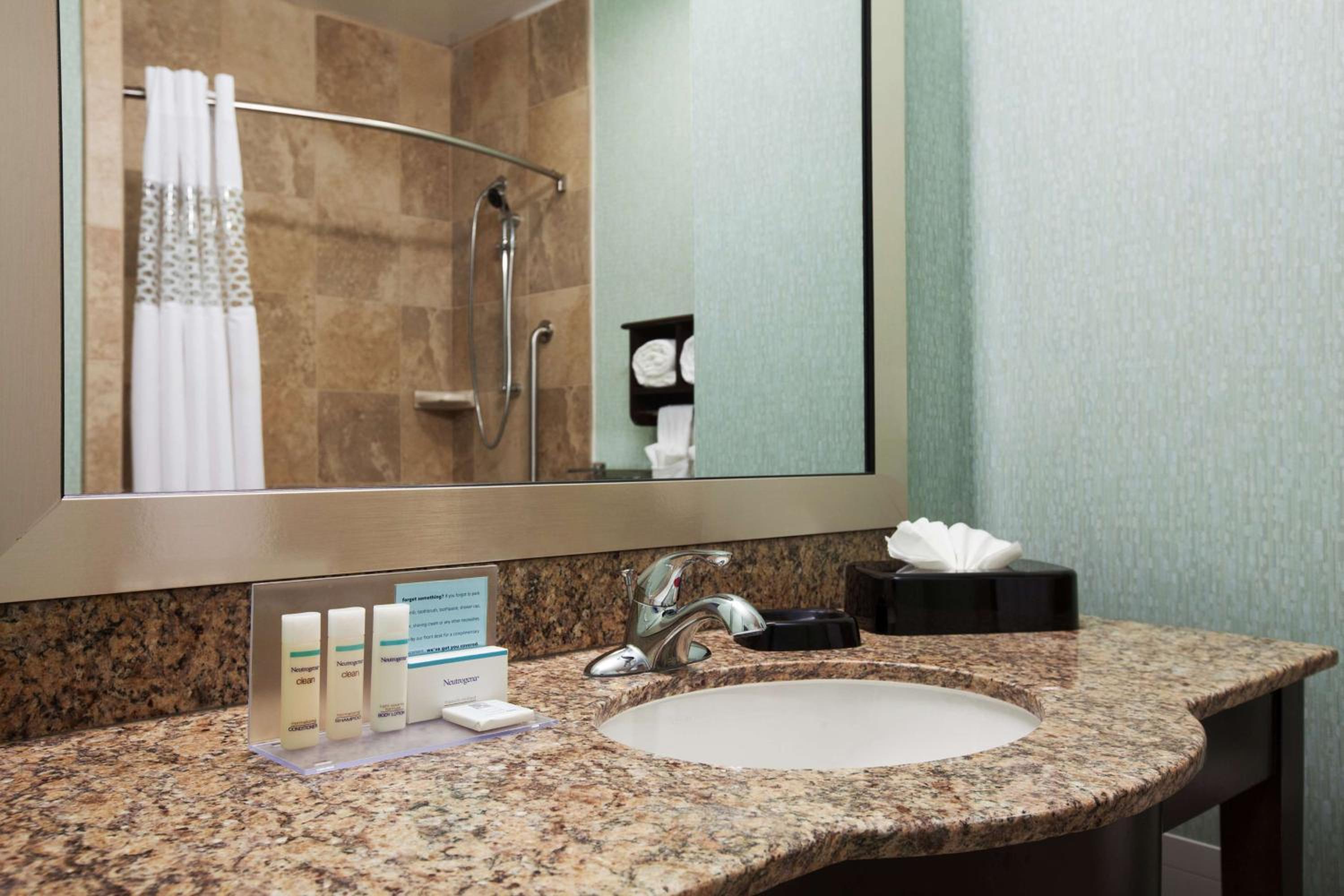 King Room with Accessible Tub - Mobility and Hearing Access/Non-Smoking