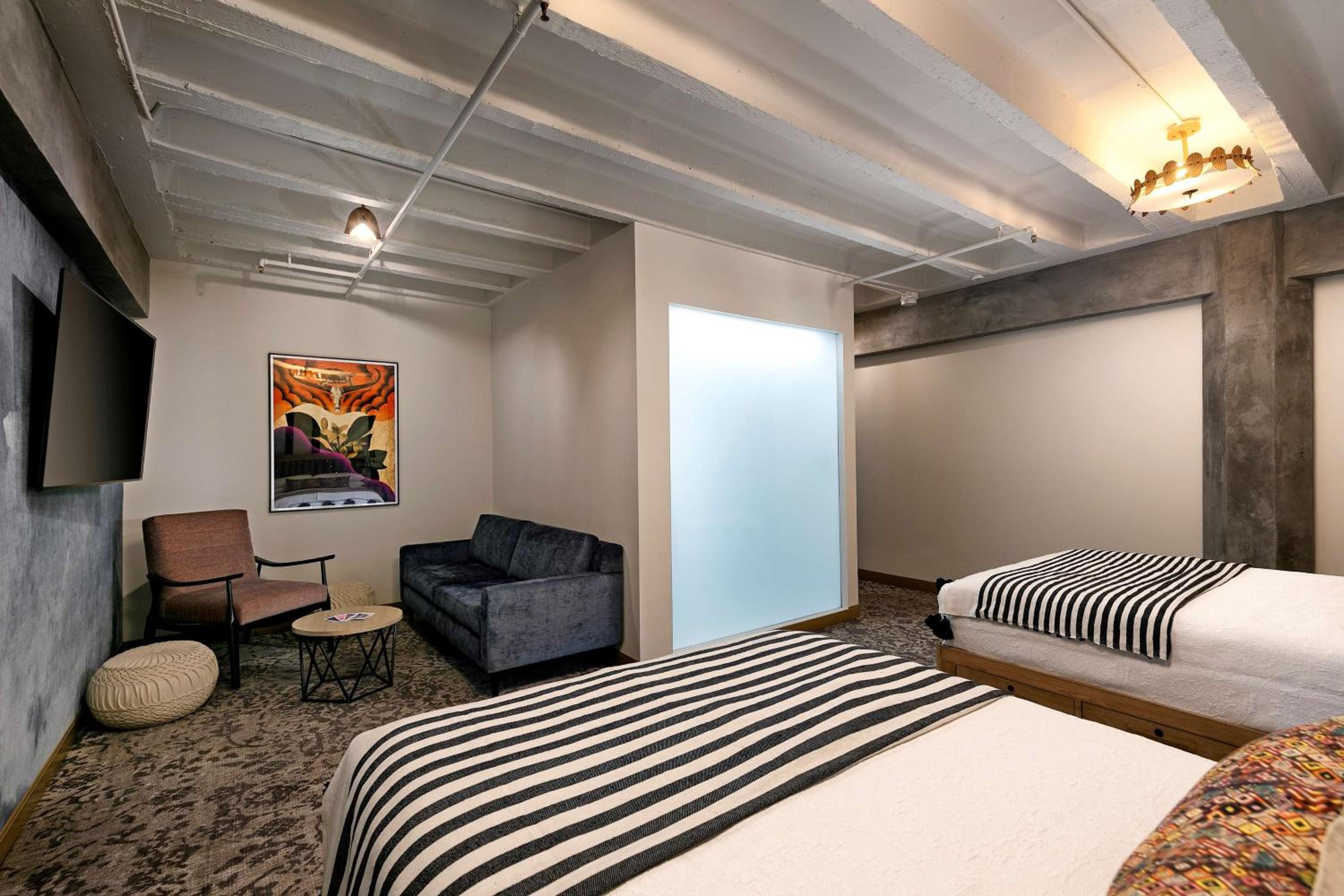 Studio with Two Queen Beds