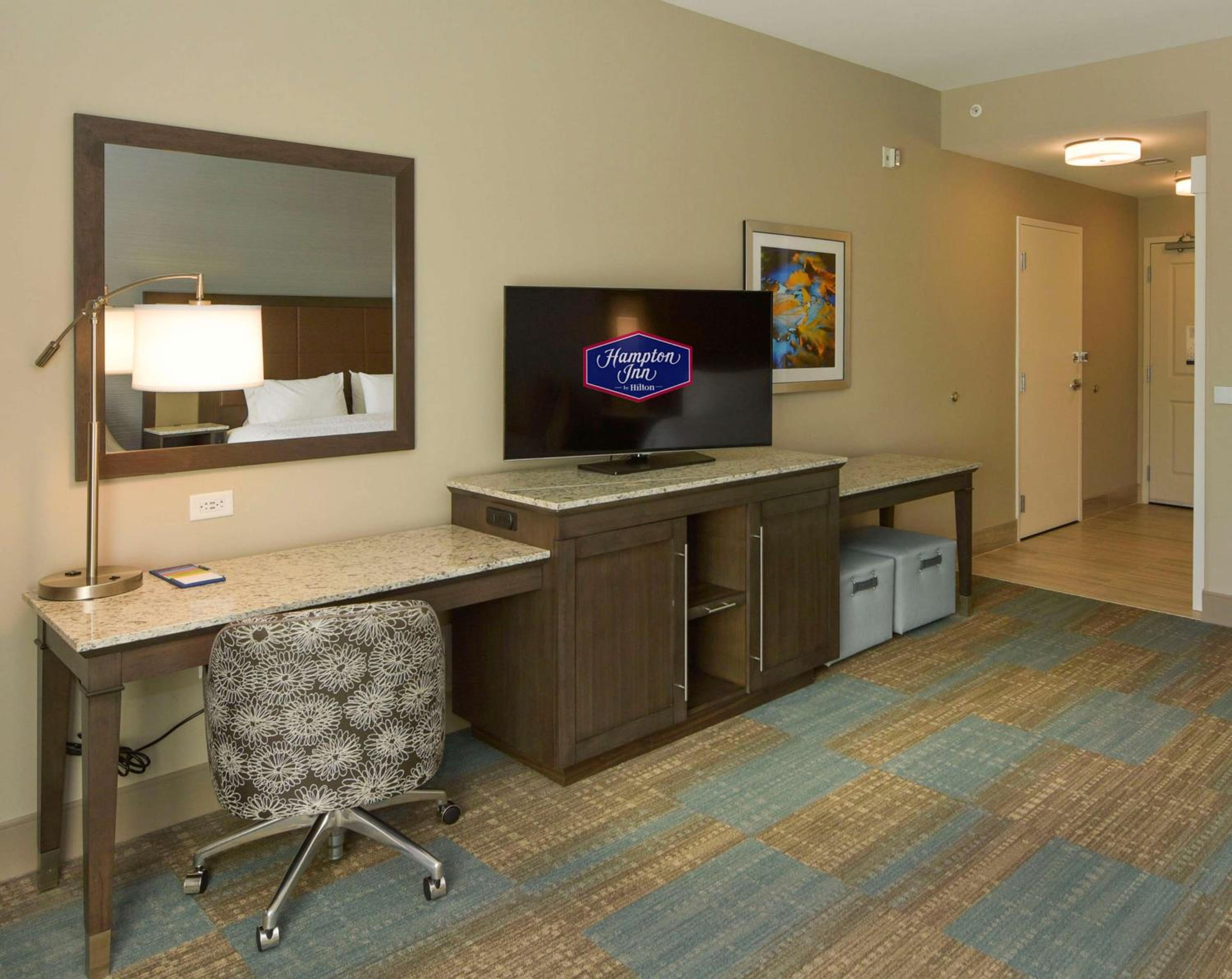 King Room with Sofa Bed - Hearing Accessible/Non-Smoking photo 1