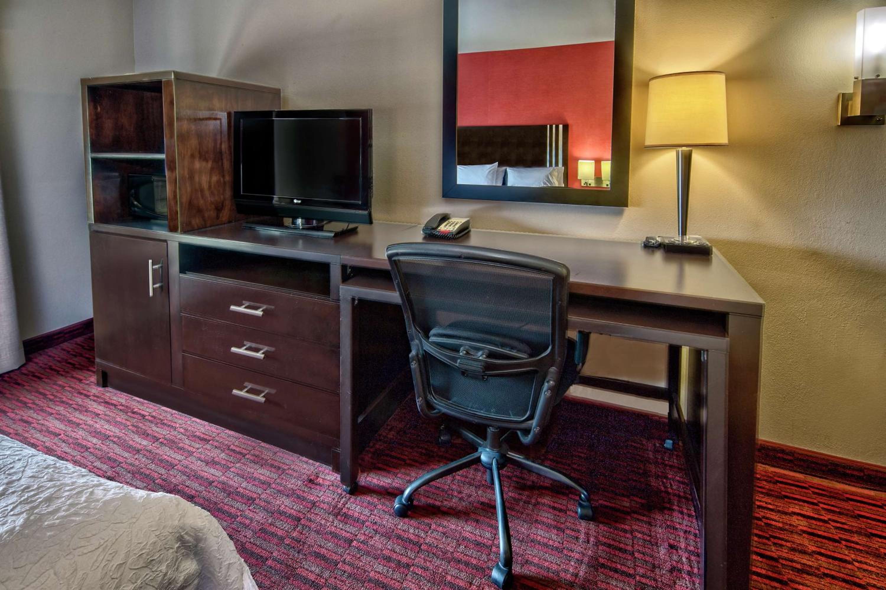 Queen Room with Two Queen Beds - Mobility and Hearing Access/Non-Smoking - Photo 2