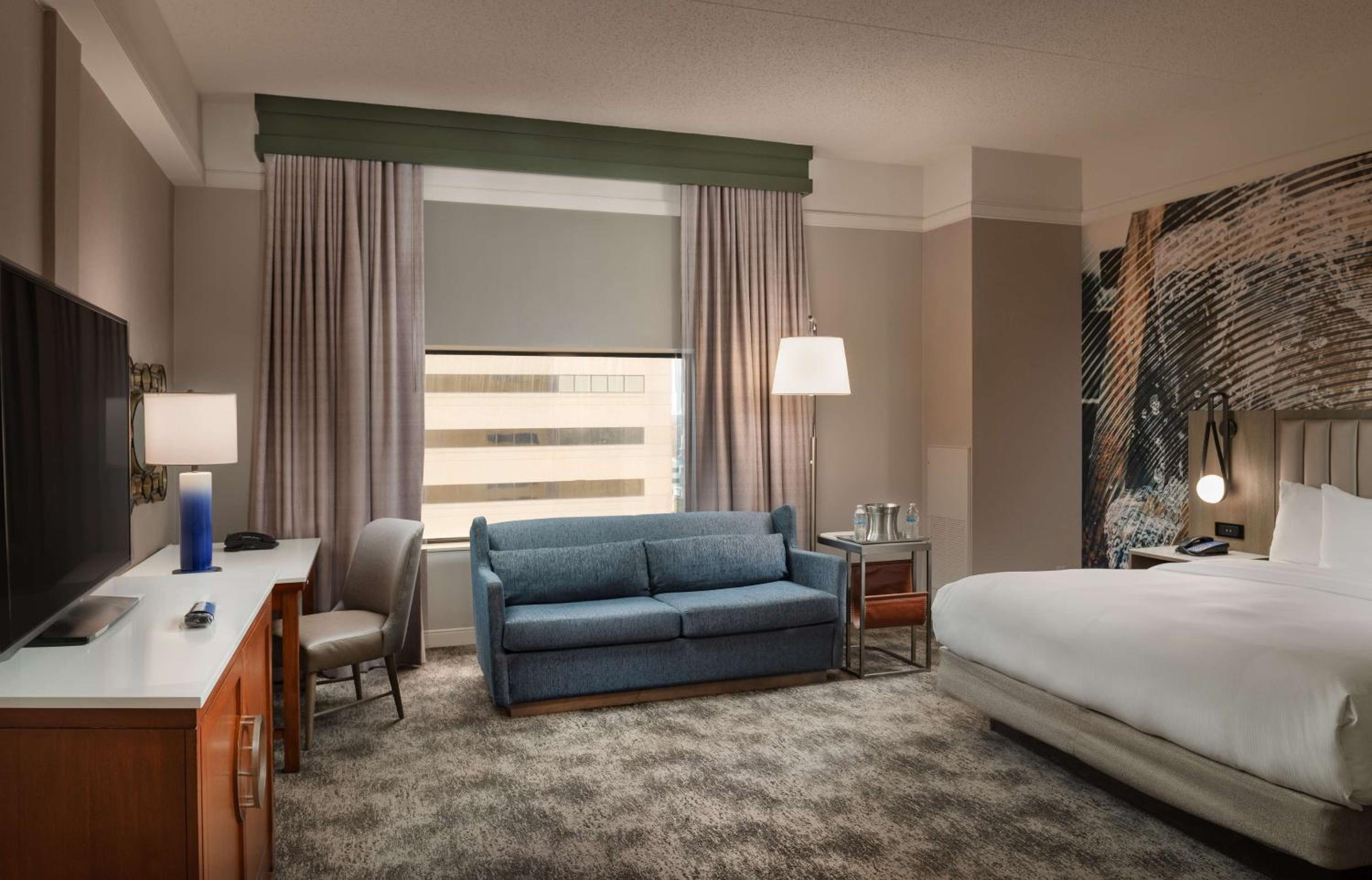 Deluxe King Room - Photo 2
