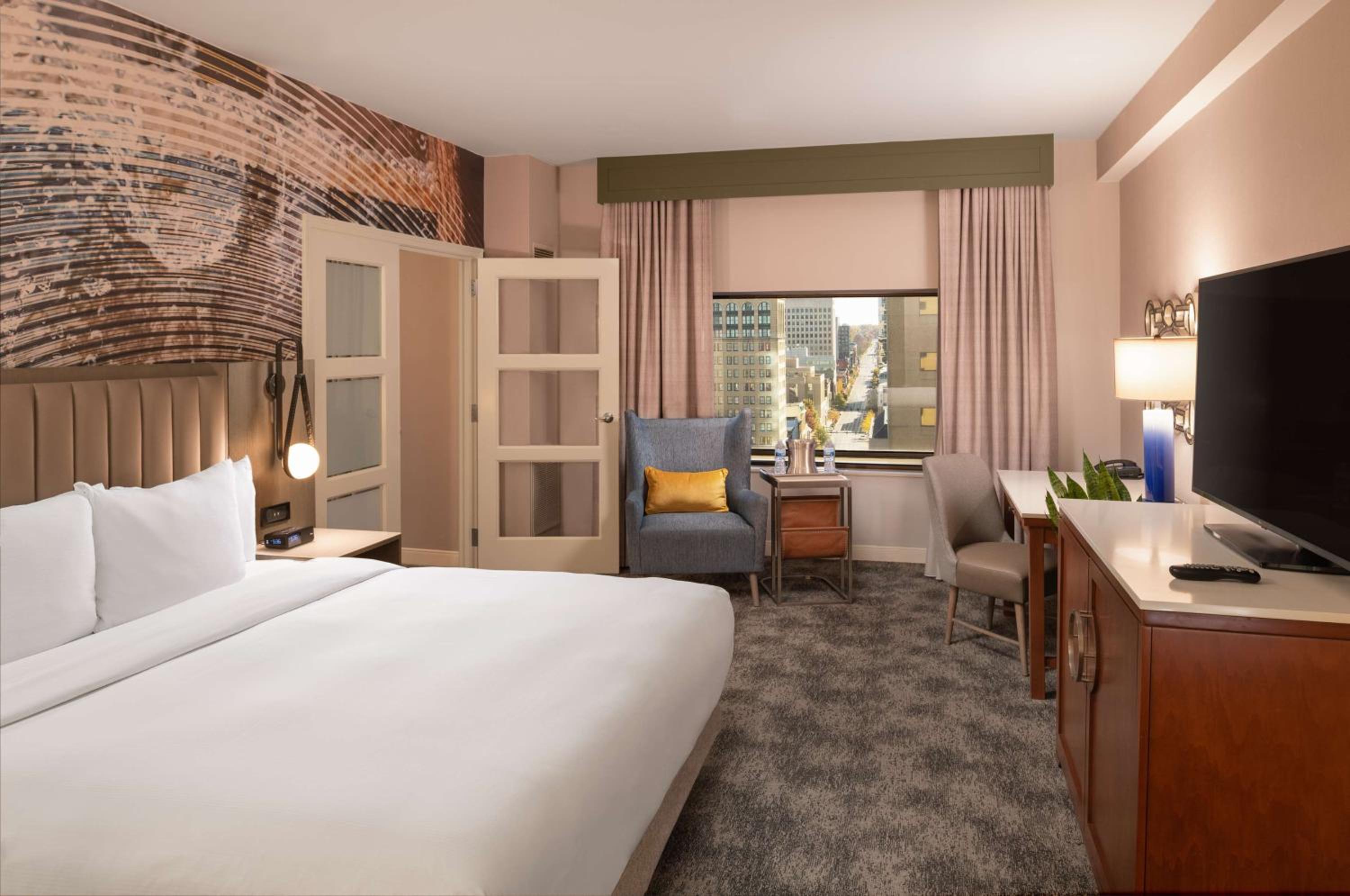King Junior Suite with Sofa Bed photo 2