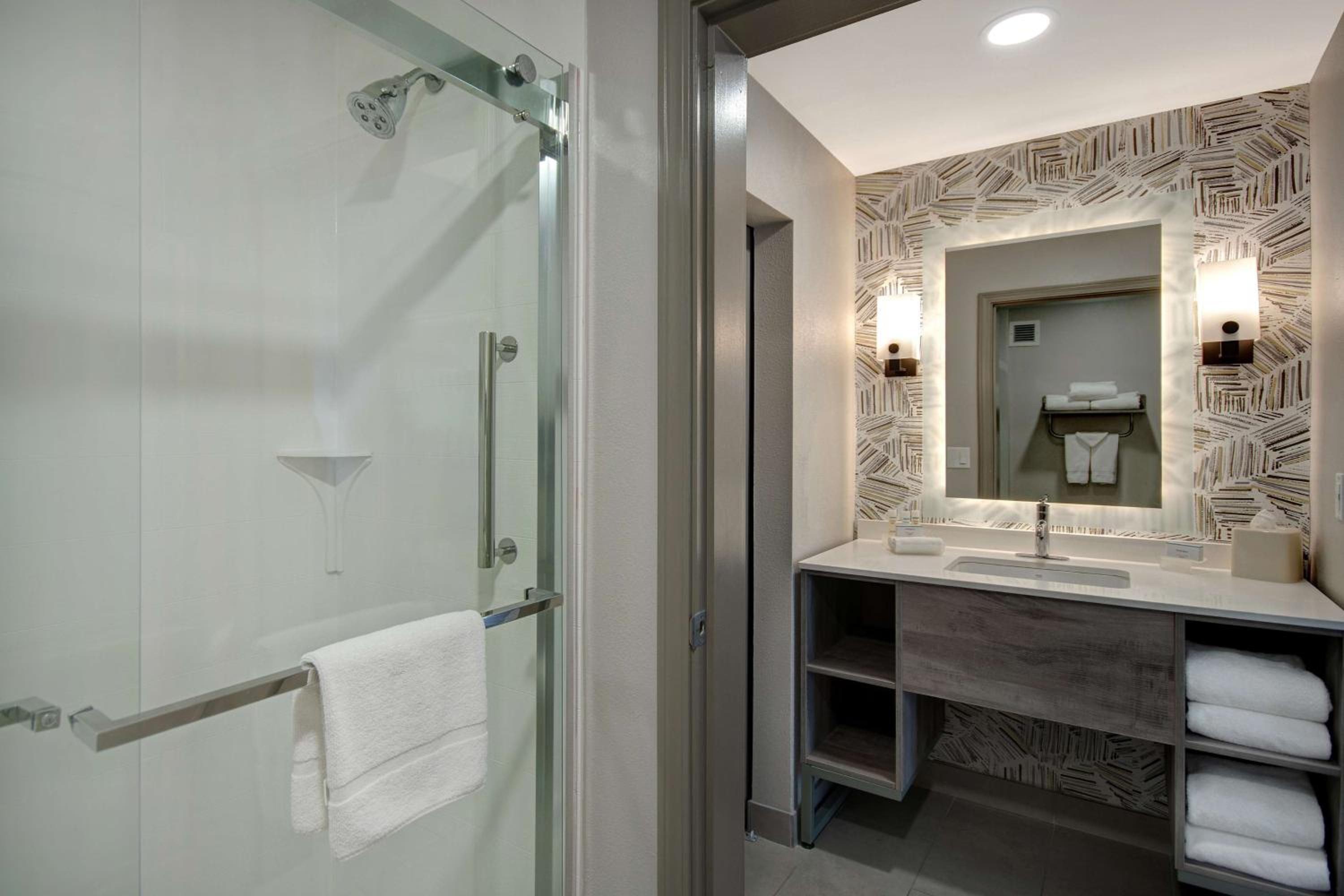 King Studio Suite - Non-Smoking - Photo 3
