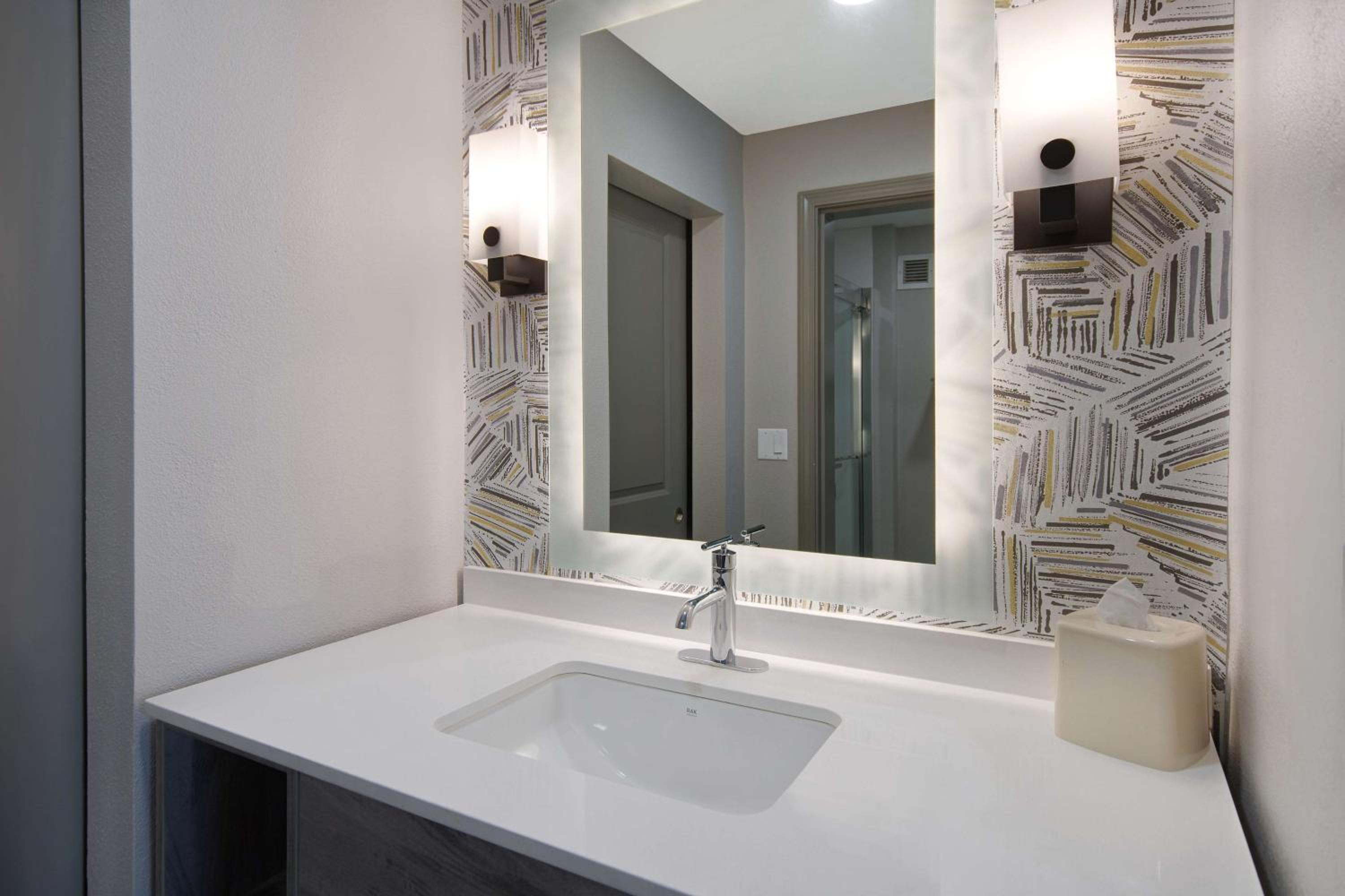 King Studio Suite - Non-Smoking - Photo 6