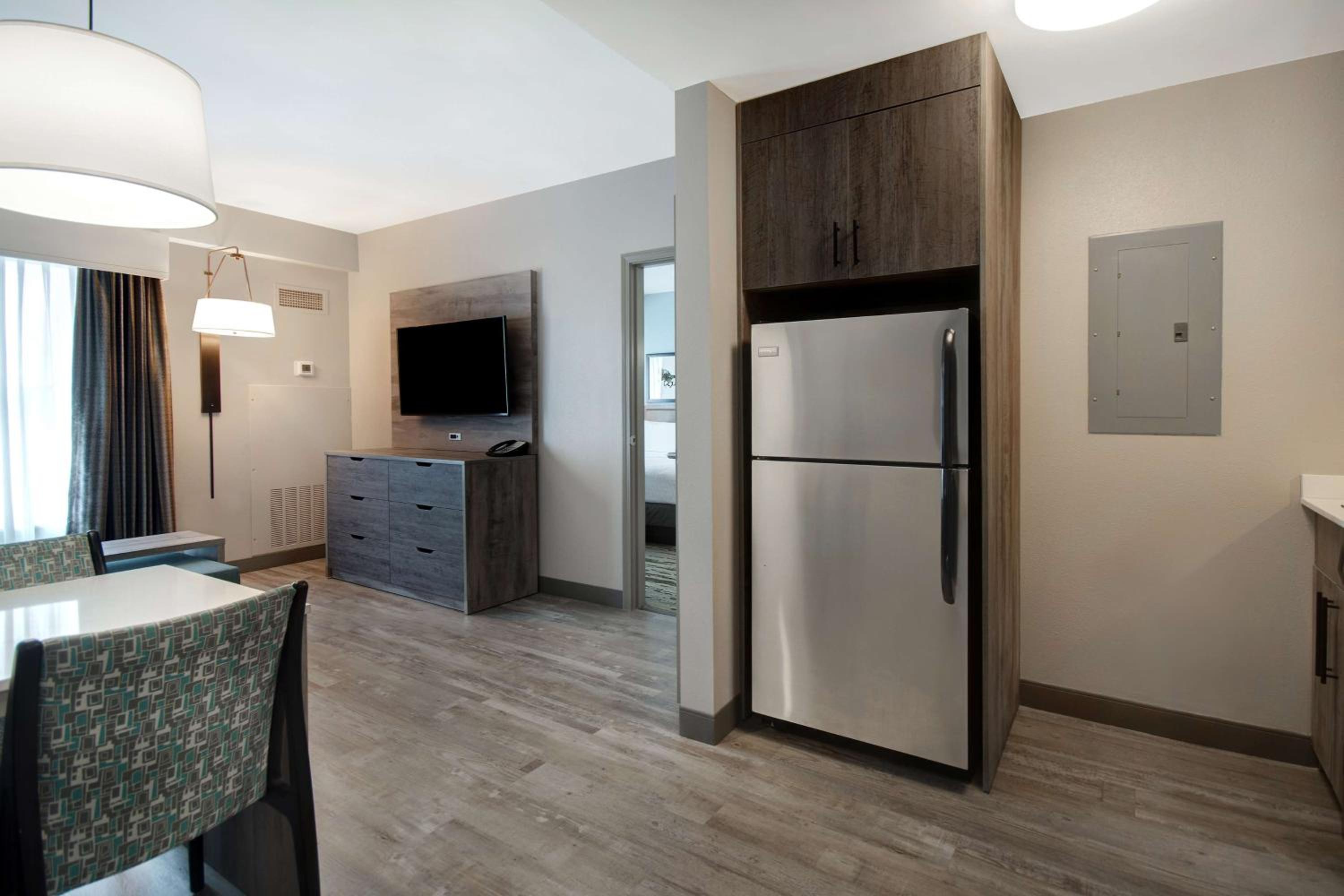 Two Bedroom Suite with One King and Two Queen Beds - Non-Smoking - Photo 5