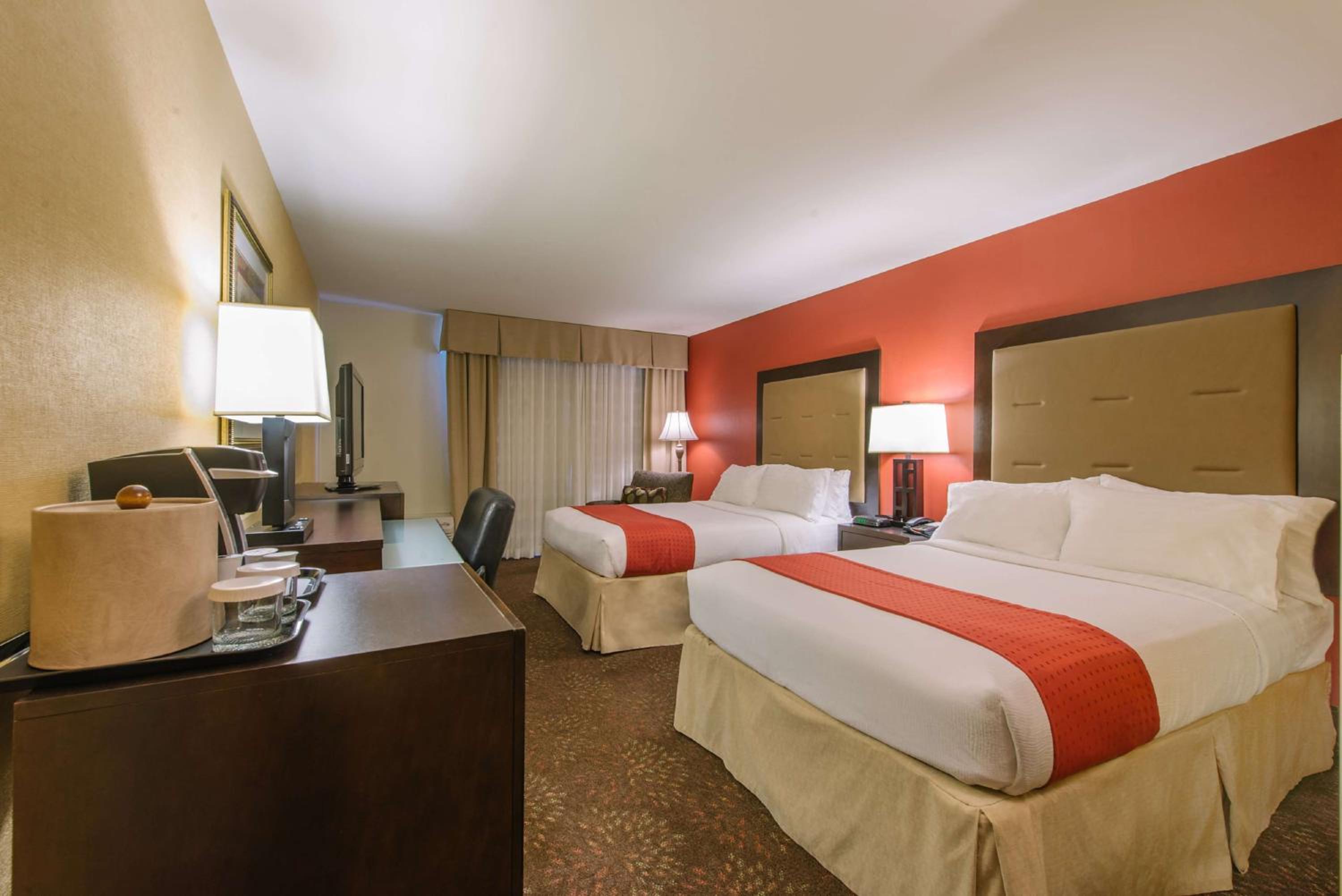 Double Room with Two Double Beds - Photo 1