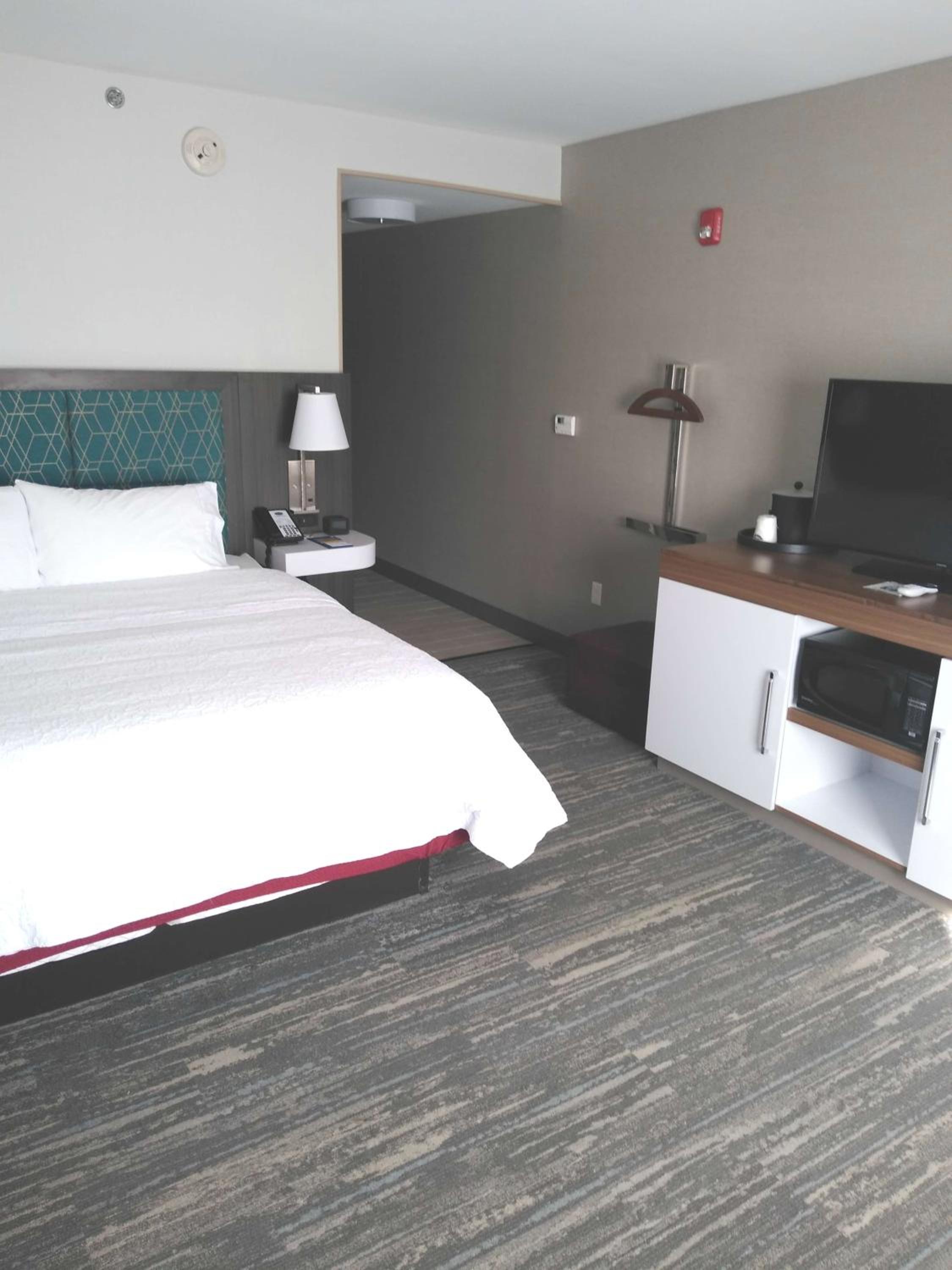 King Room with Whirlpool - Non-Smoking photo 3