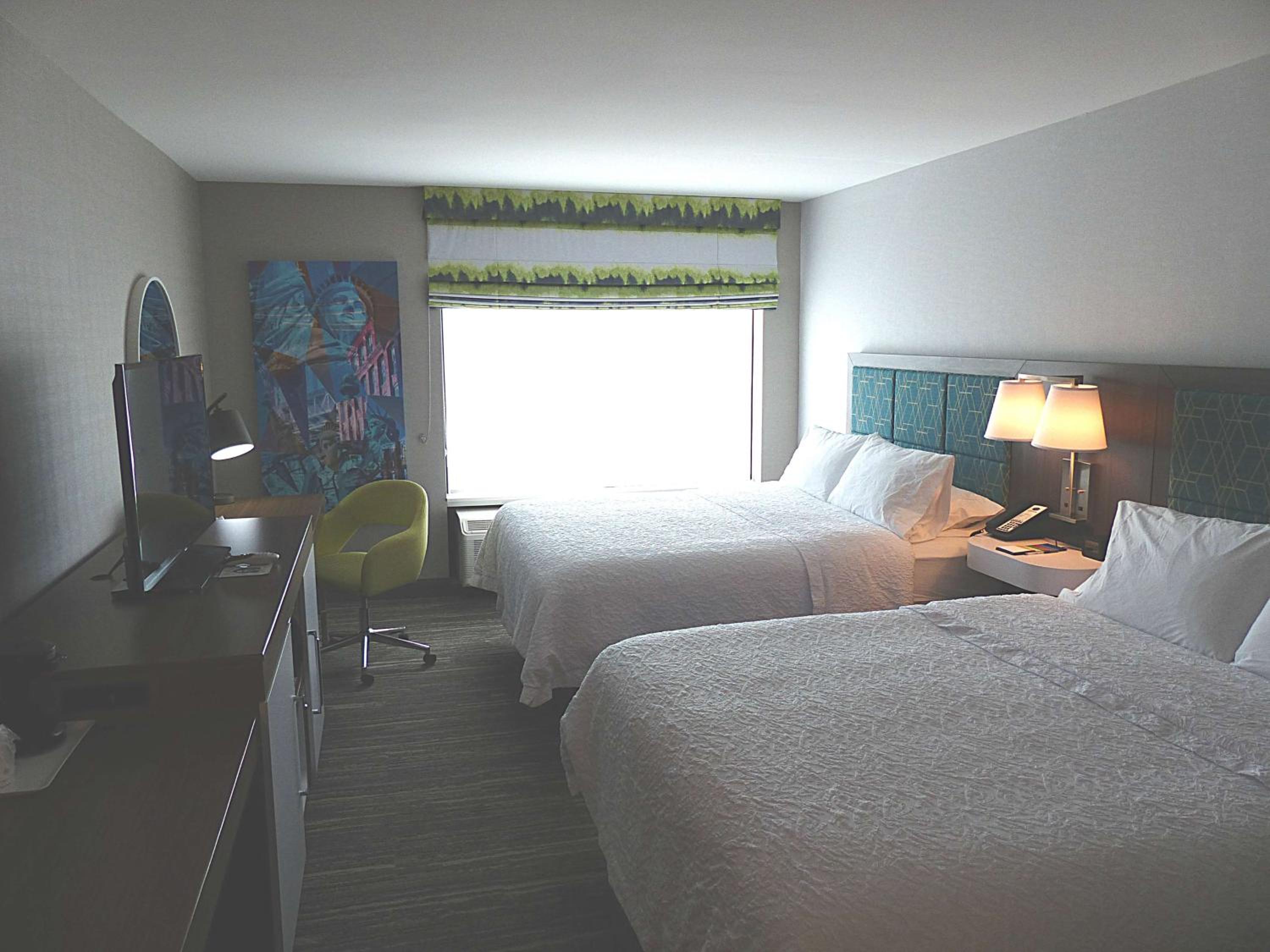 Queen Room with Two Queen Beds - Non-Smoking photo 2