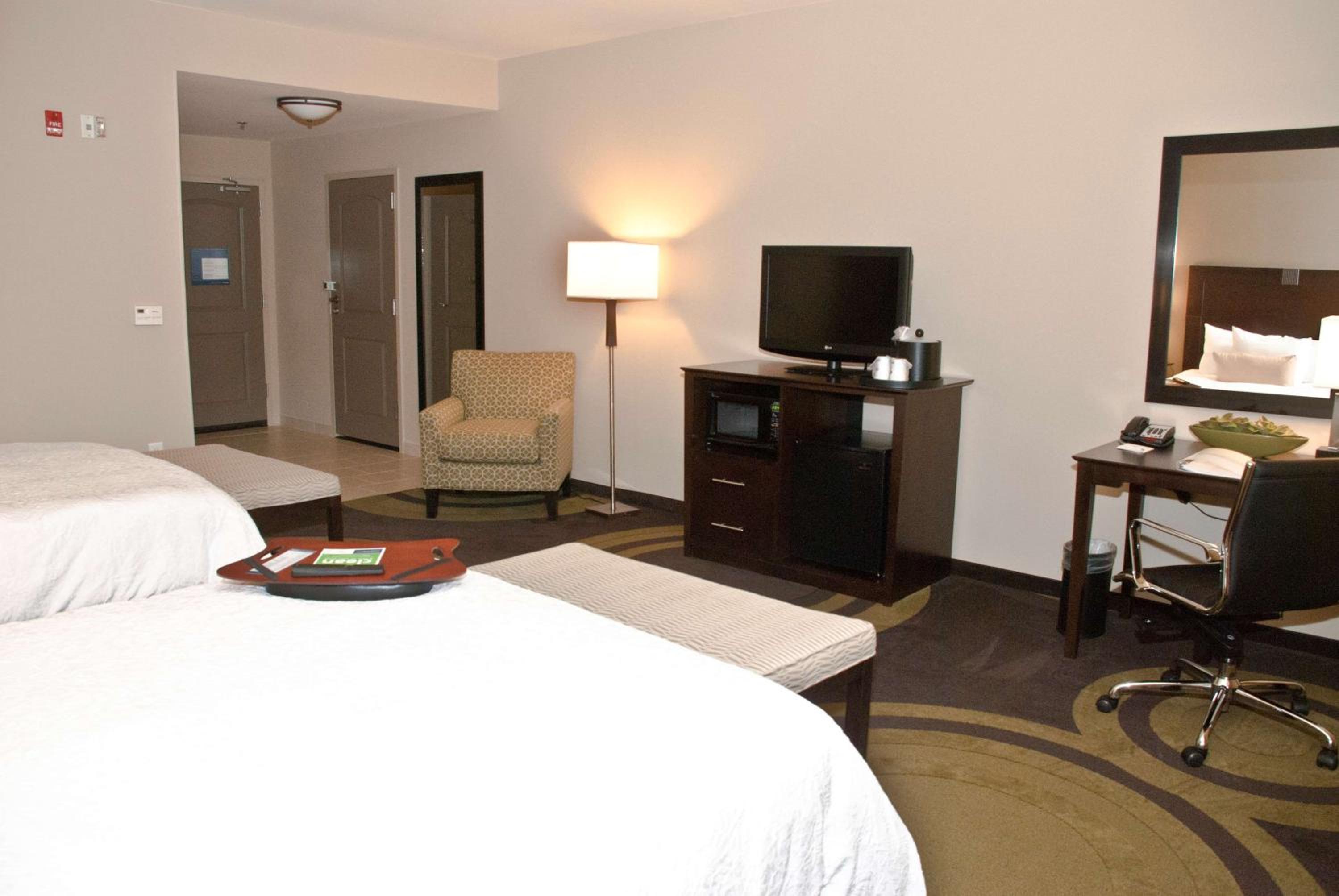 Room with Two Queen Beds - Non-Smoking - Photo 1