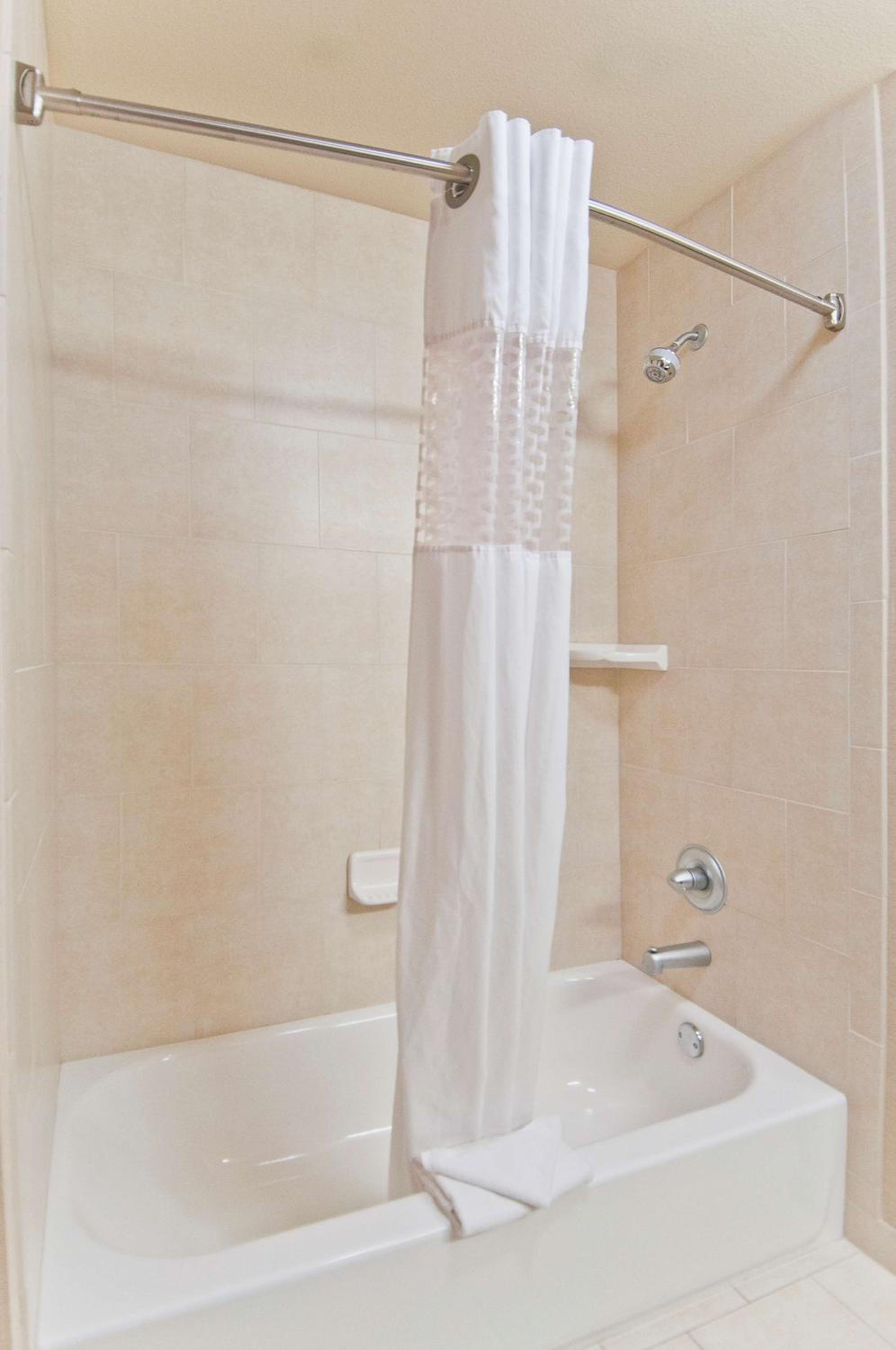 King Room with Bath Tub - Non-Smoking photo 2