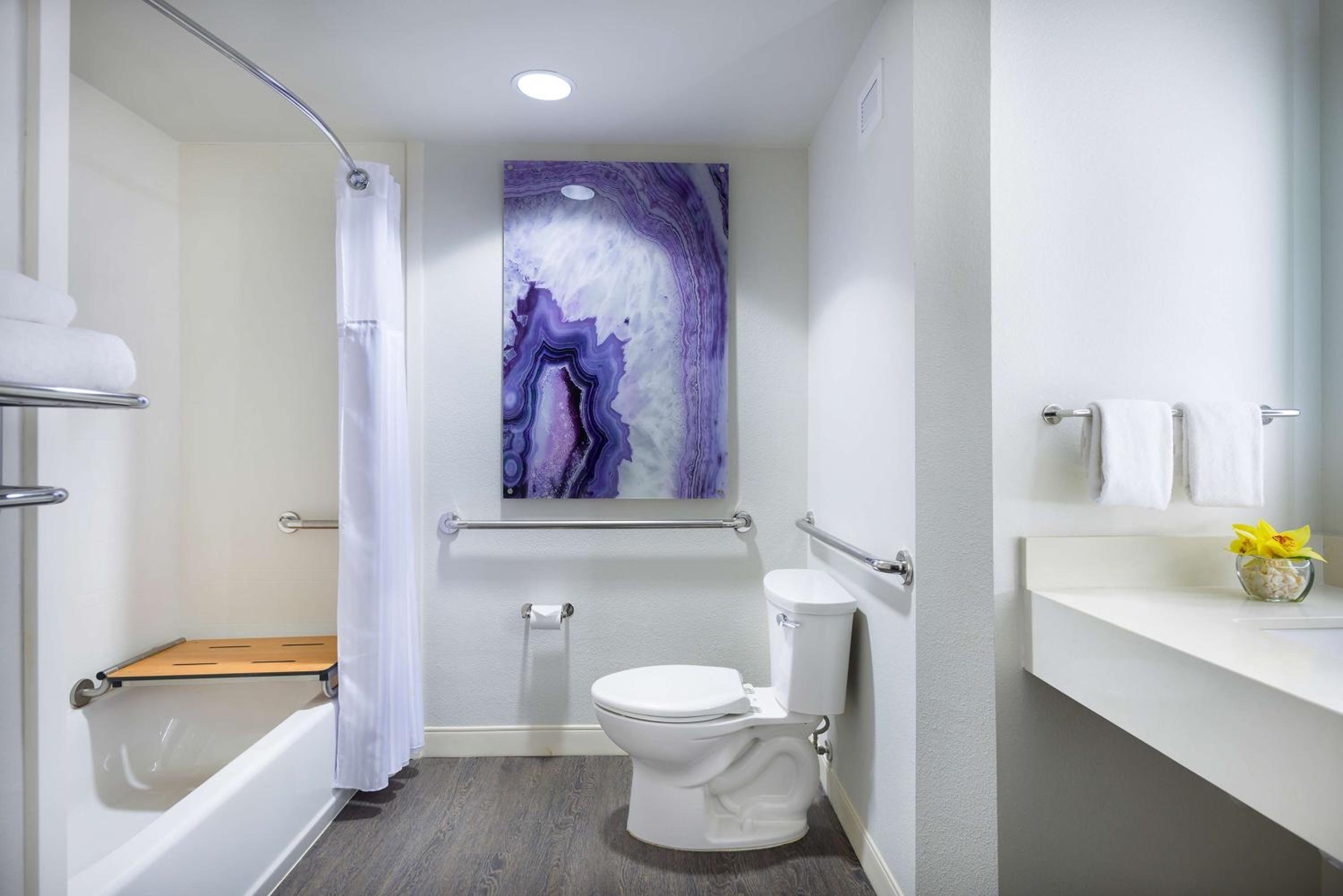 Queen Room with Two Queen Beds - Mobility Access - Photo 2