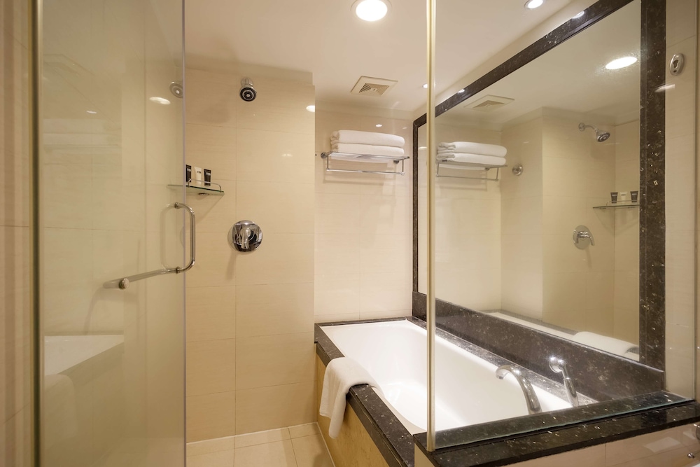 Business Room, 1 King Bed, Non Smoking photo 2