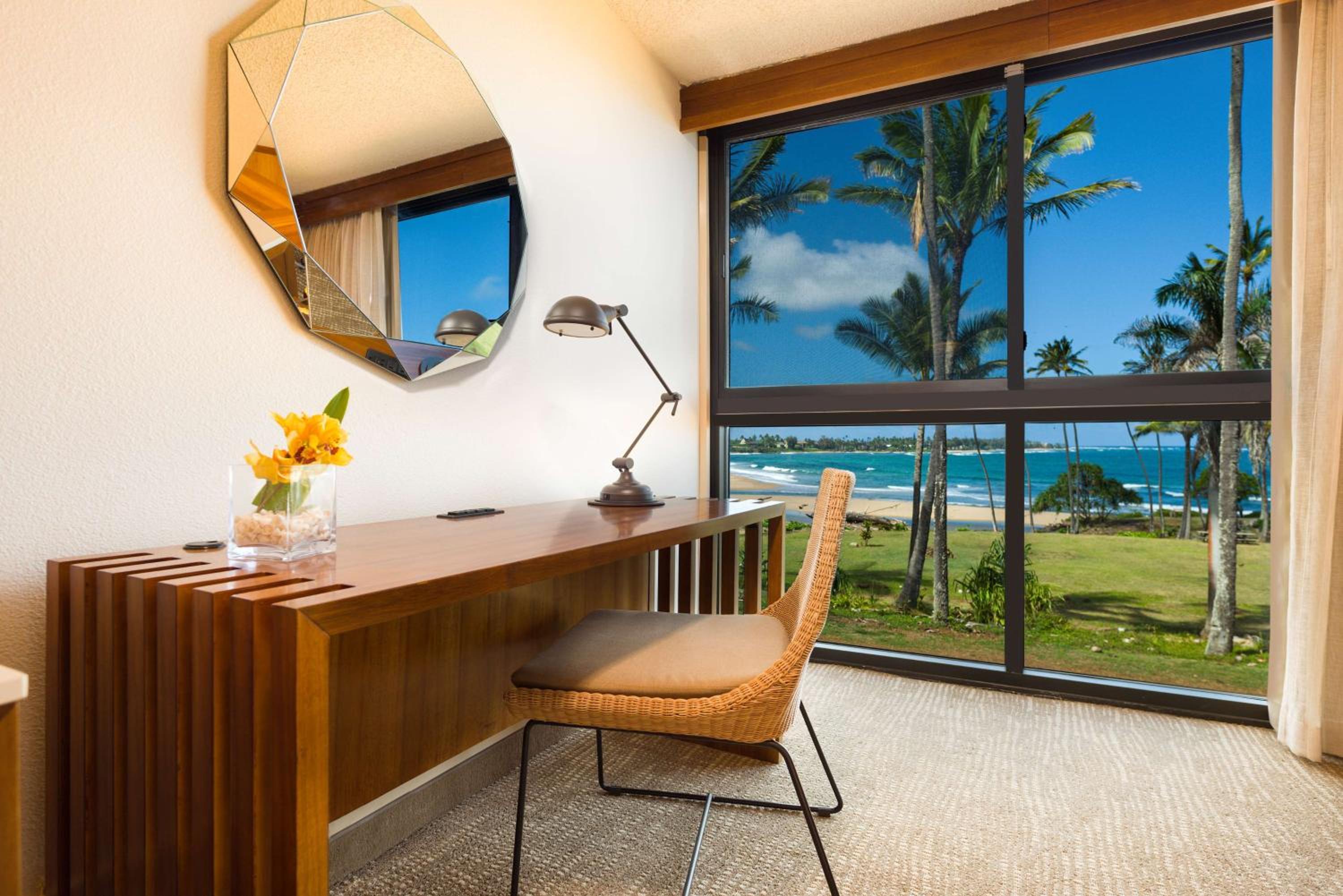 Queen Room with Two Queen Beds with Ocean View - Photo 2