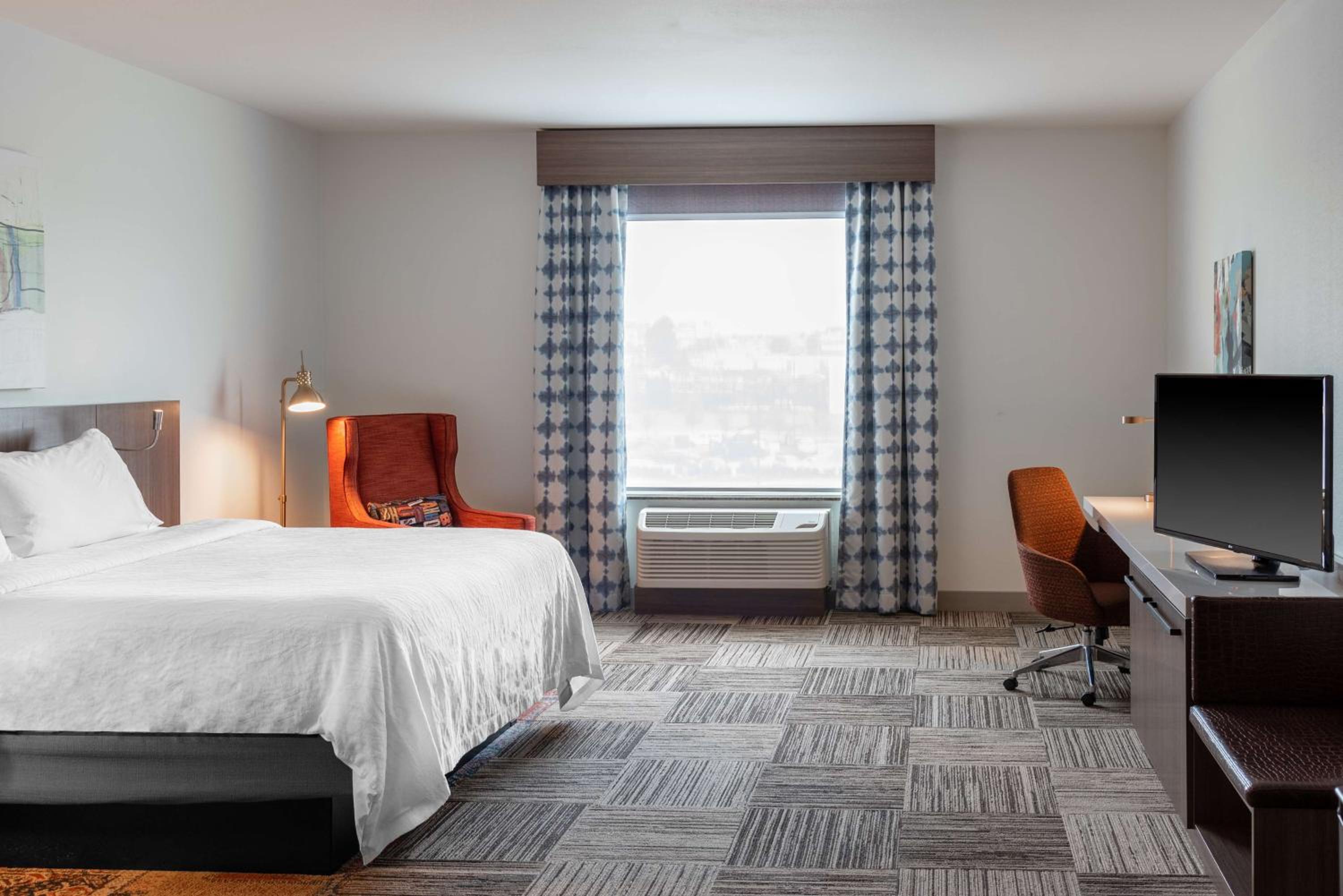 Deluxe King Room - Photo 1