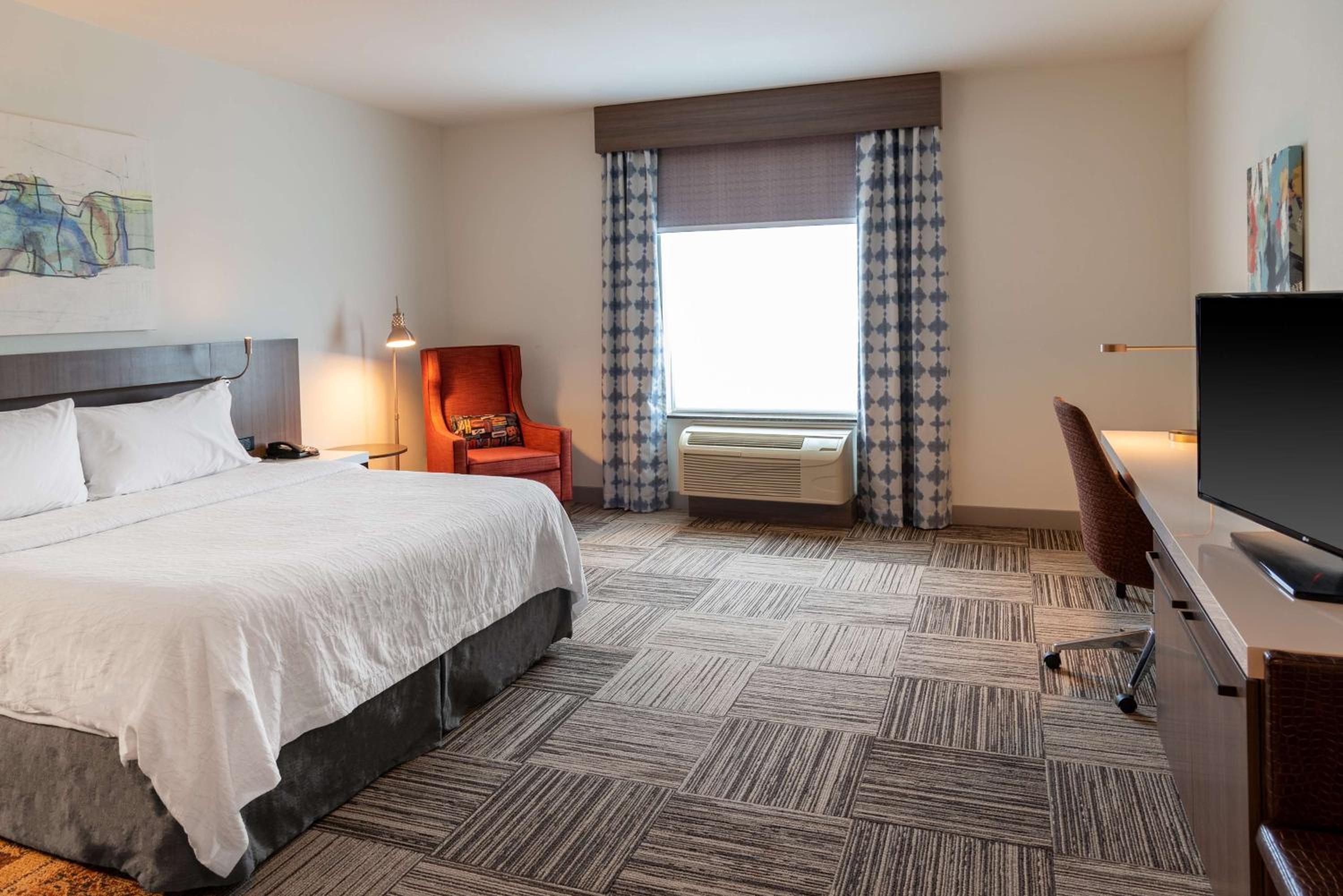 Deluxe King Room - Photo 2