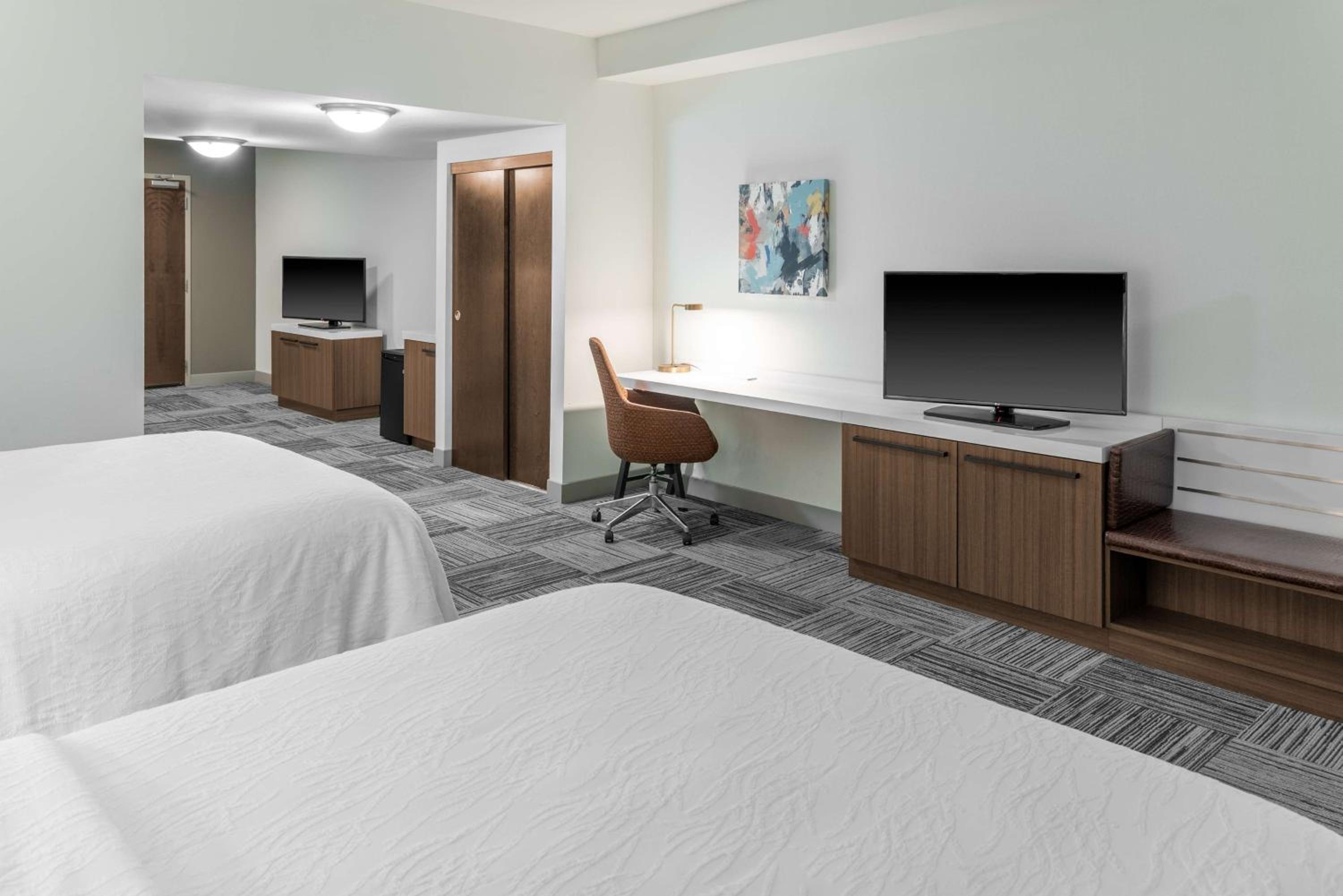 Deluxe Queen Room - Photo 5
