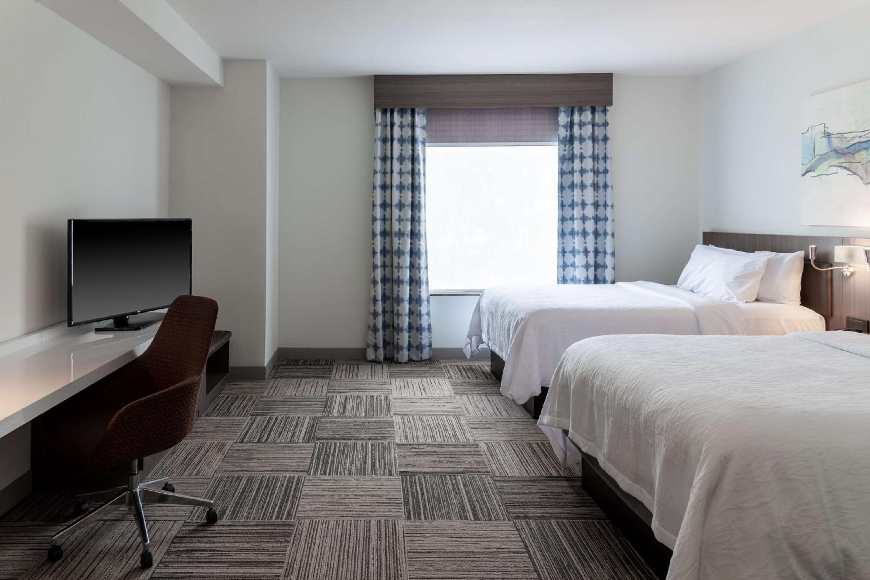 Deluxe Queen Room - Photo 7
