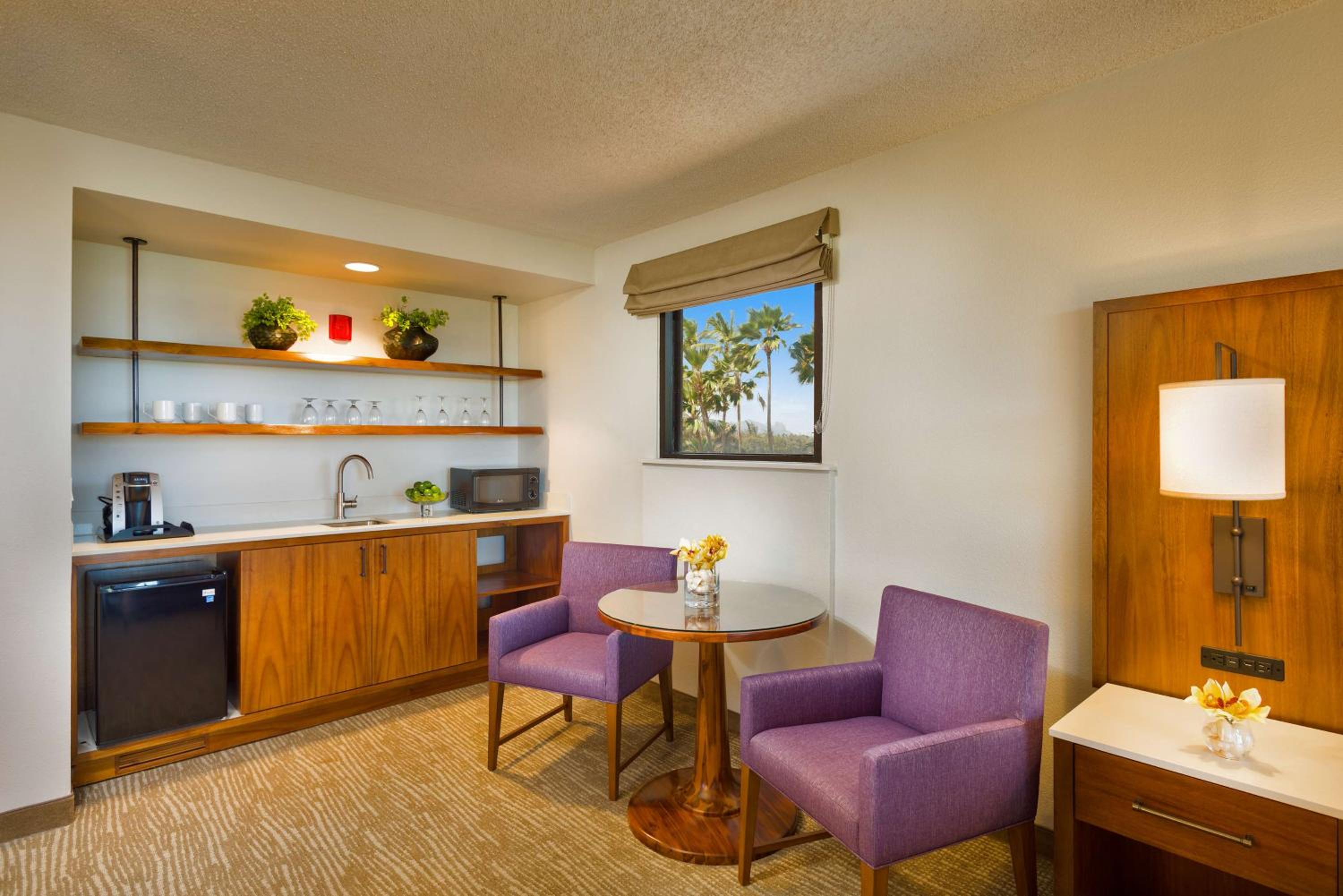 Junior King Suite with Ocean View - Photo 2