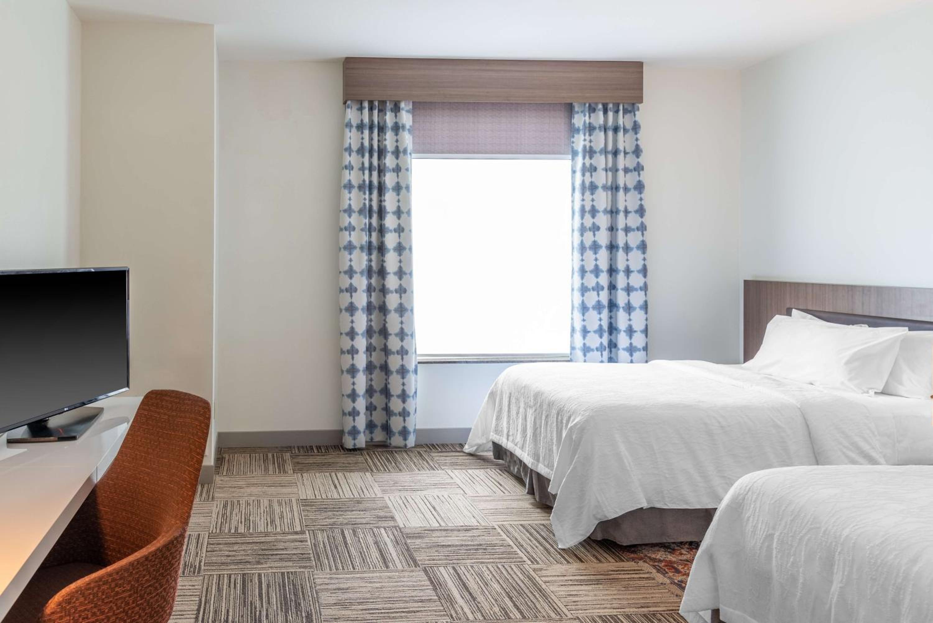 Deluxe Queen Room - Photo 2