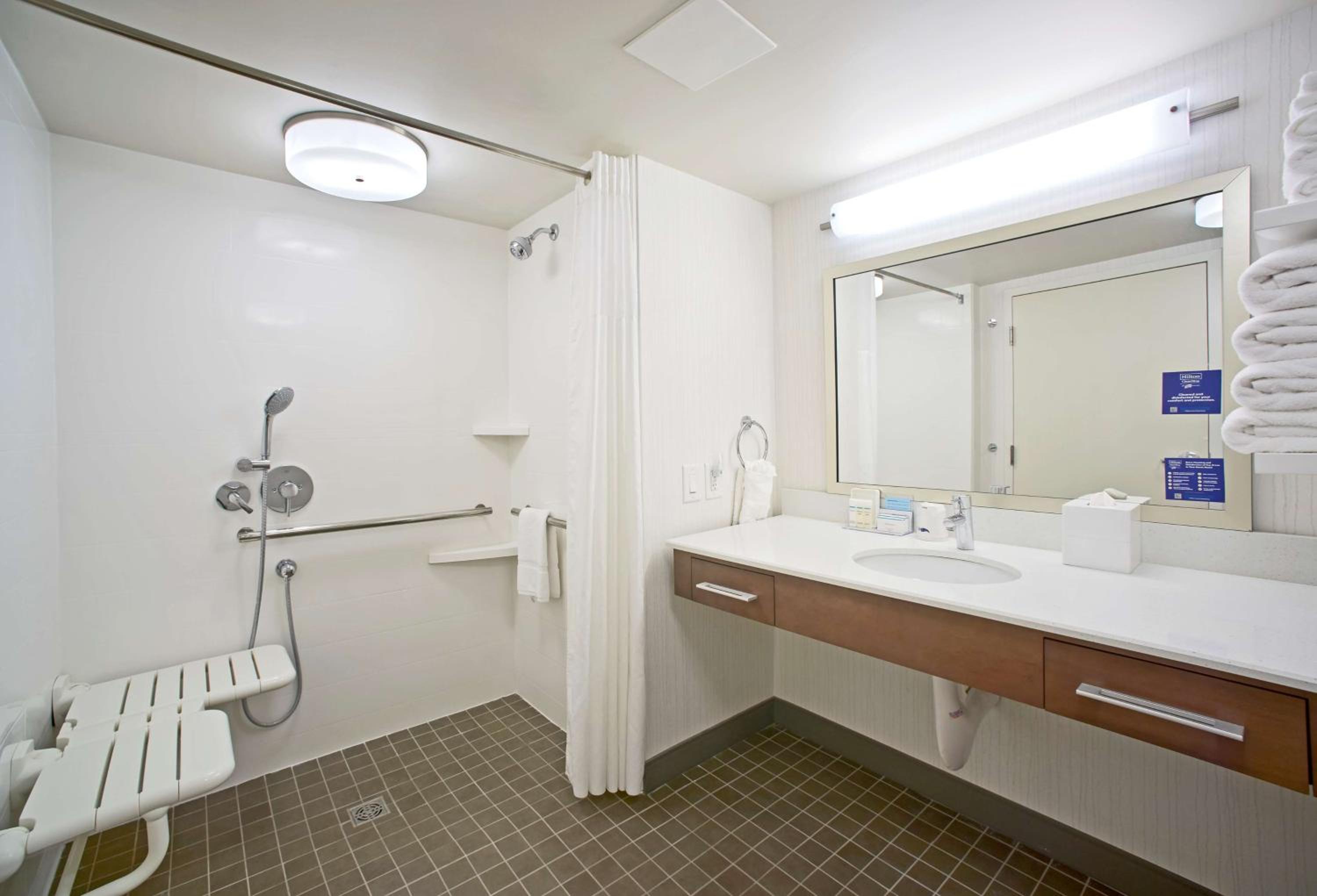 King Studio - Mobility and Hearing Access/Non-Smoking - Photo 2