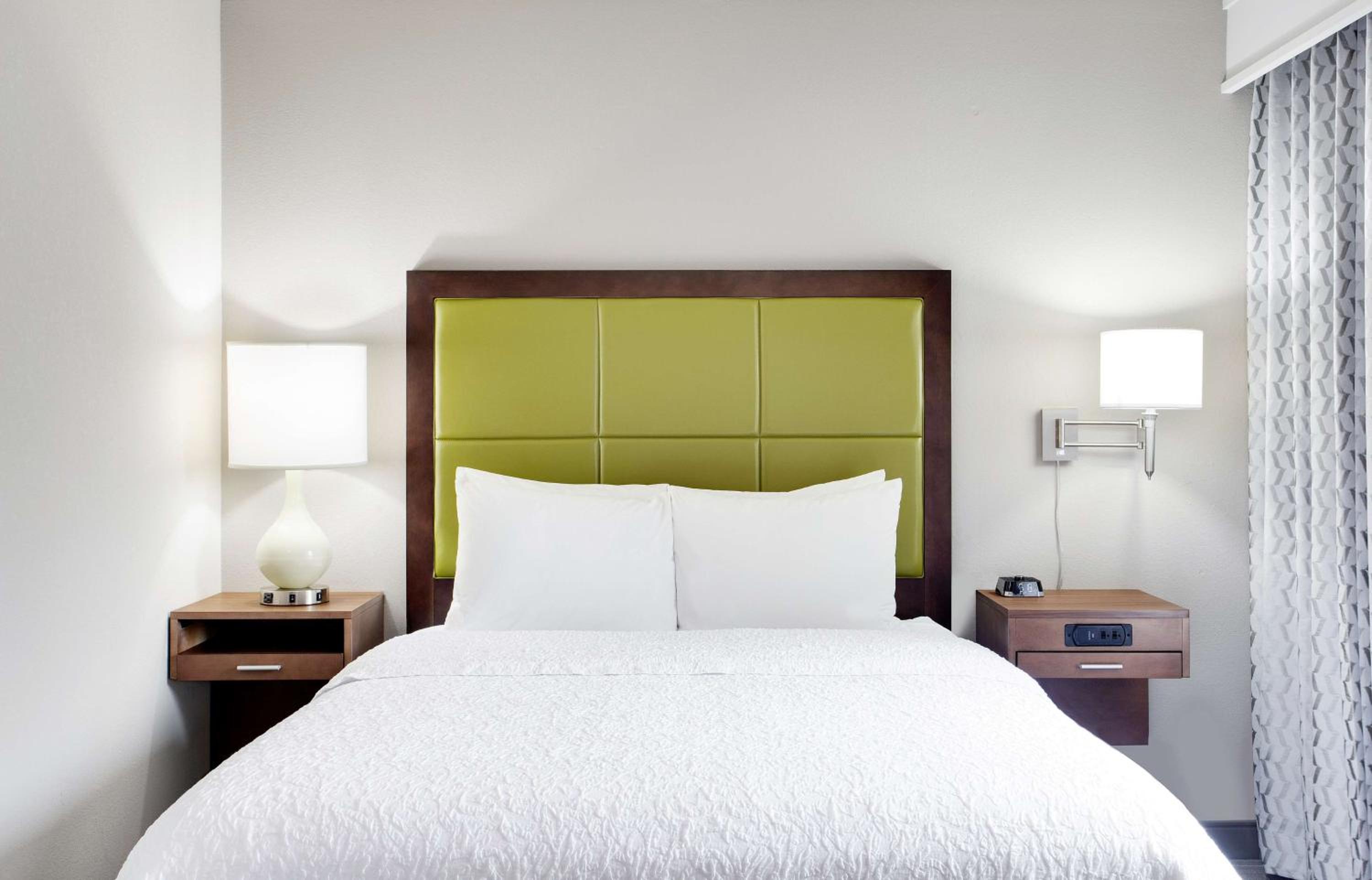 Non-Smoking Queen Study with Sofa Bed at Hampton Inn Lancaster in Lancaster