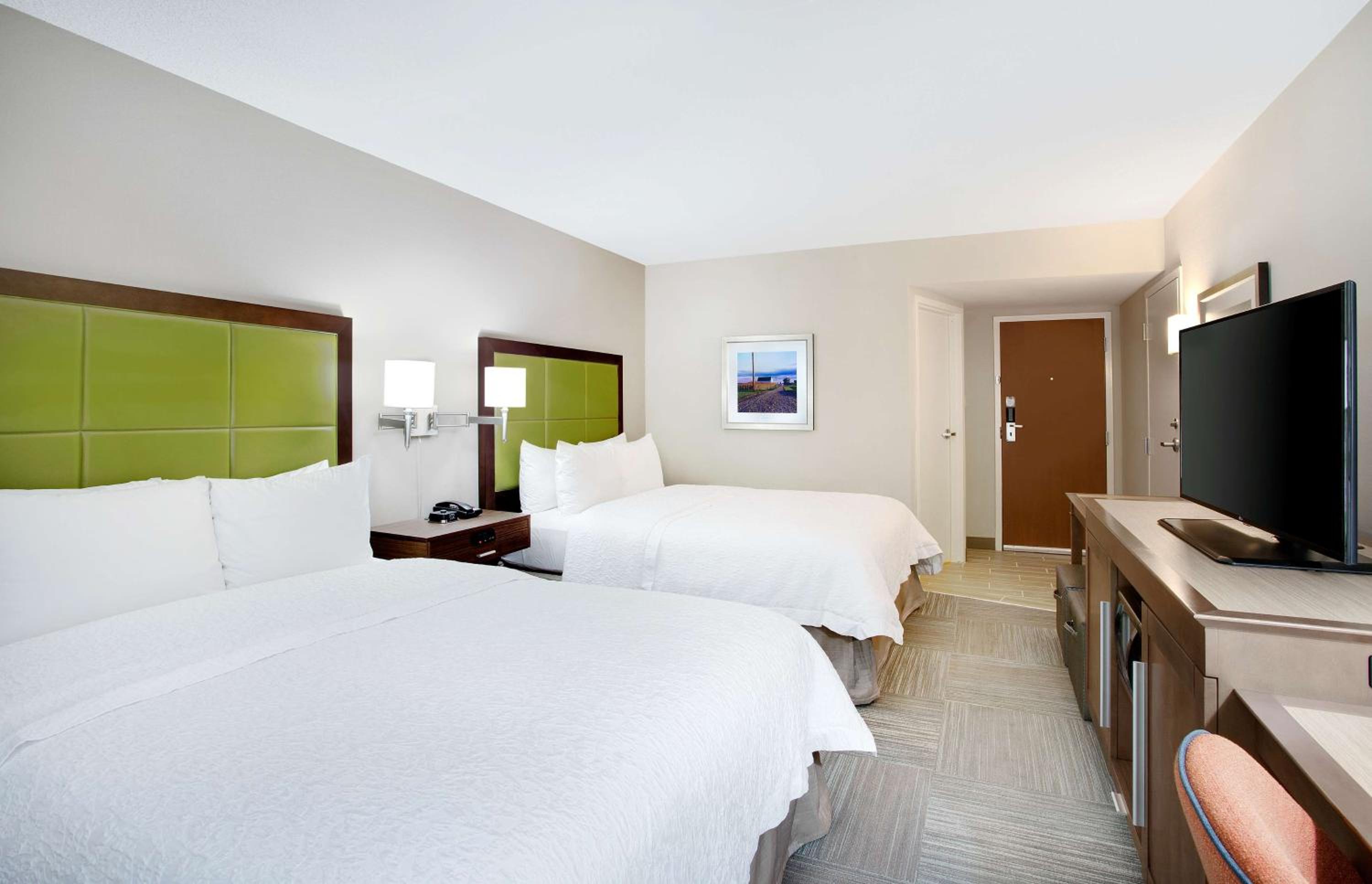Room with Two Queen Beds - Non-Smoking - Photo 3