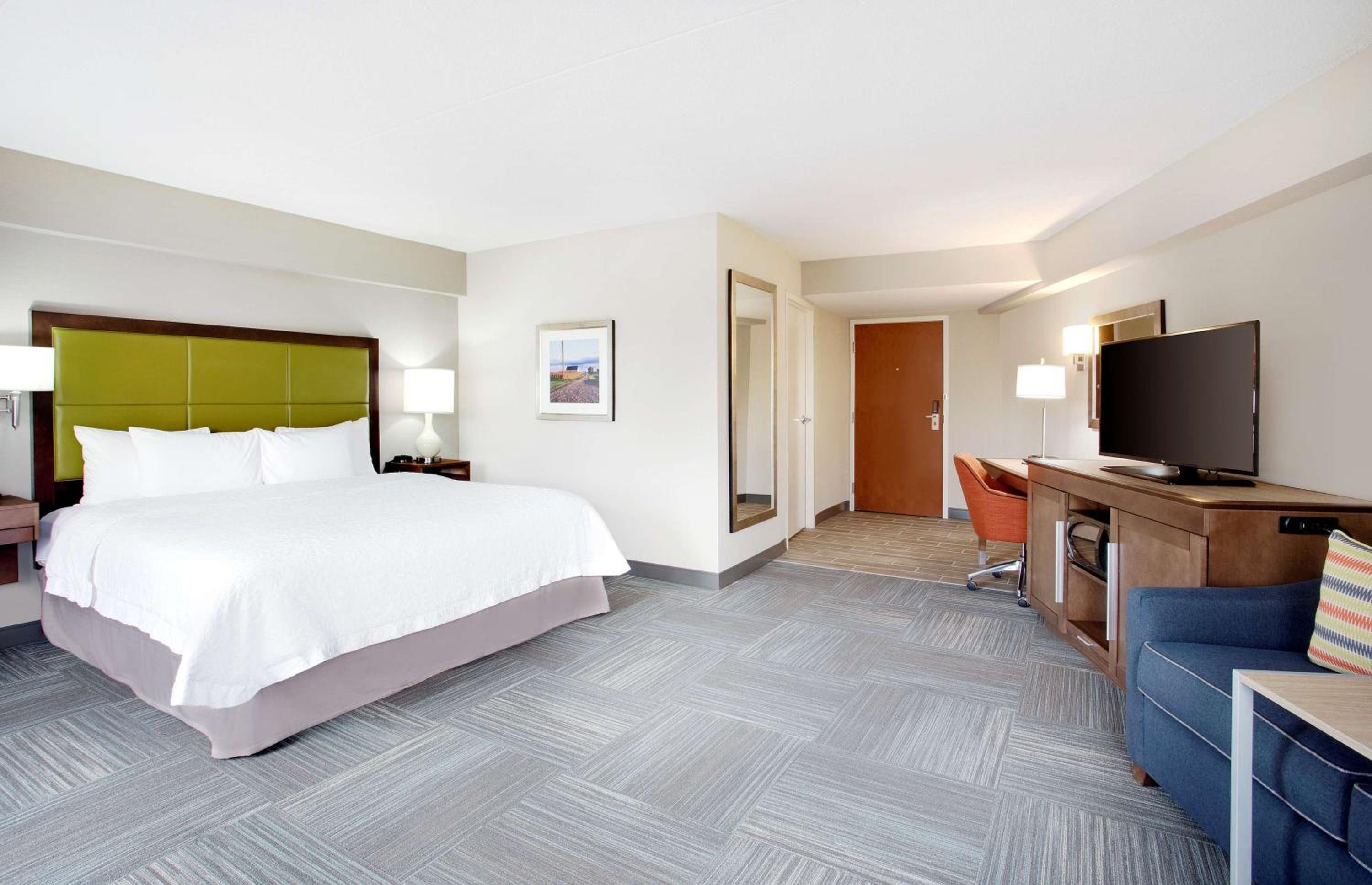 King Studio Suite with Sofa Bed - Hearing Access/Non-Smoking - Photo 2