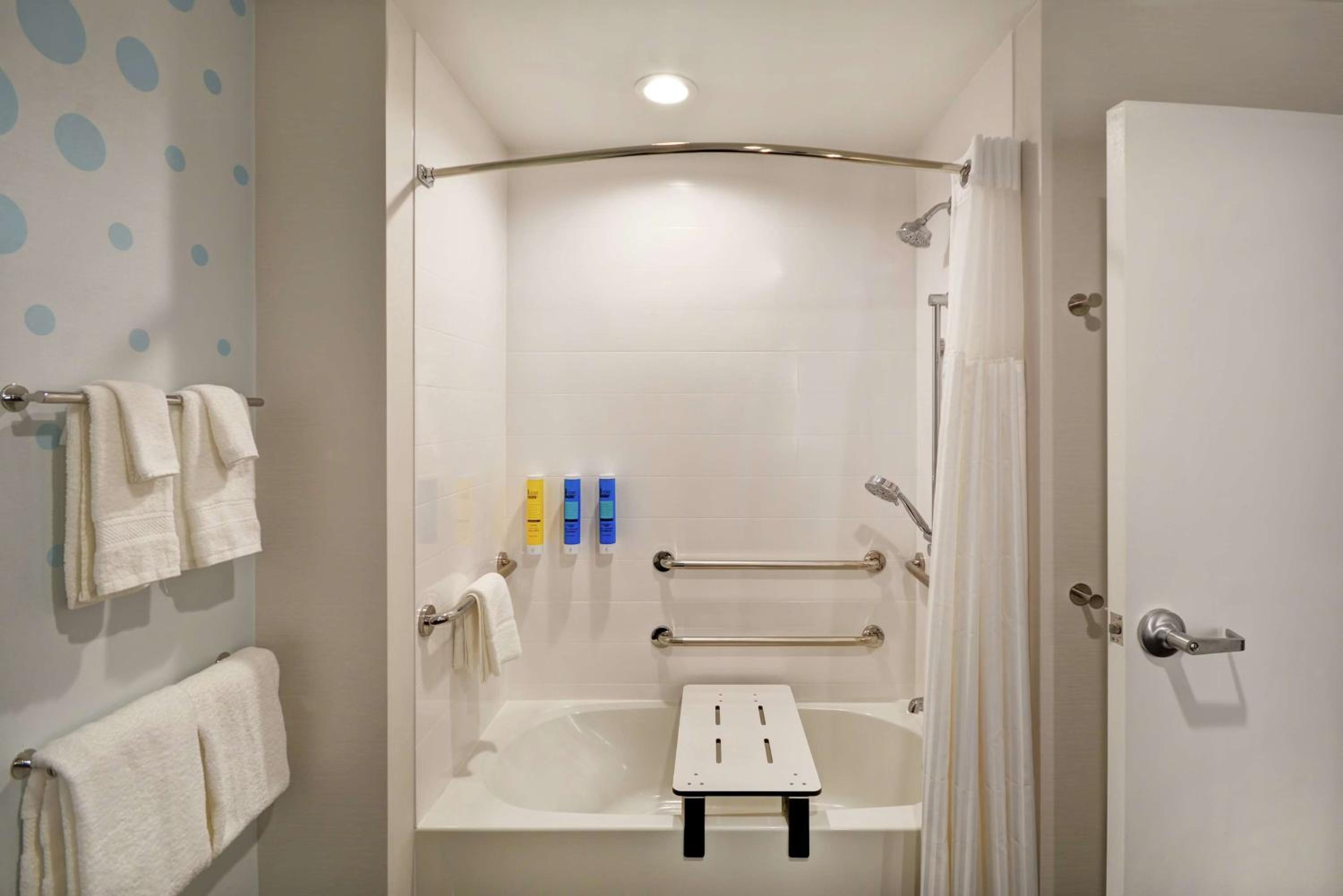 King Room with Bath Tub - Mobility Access