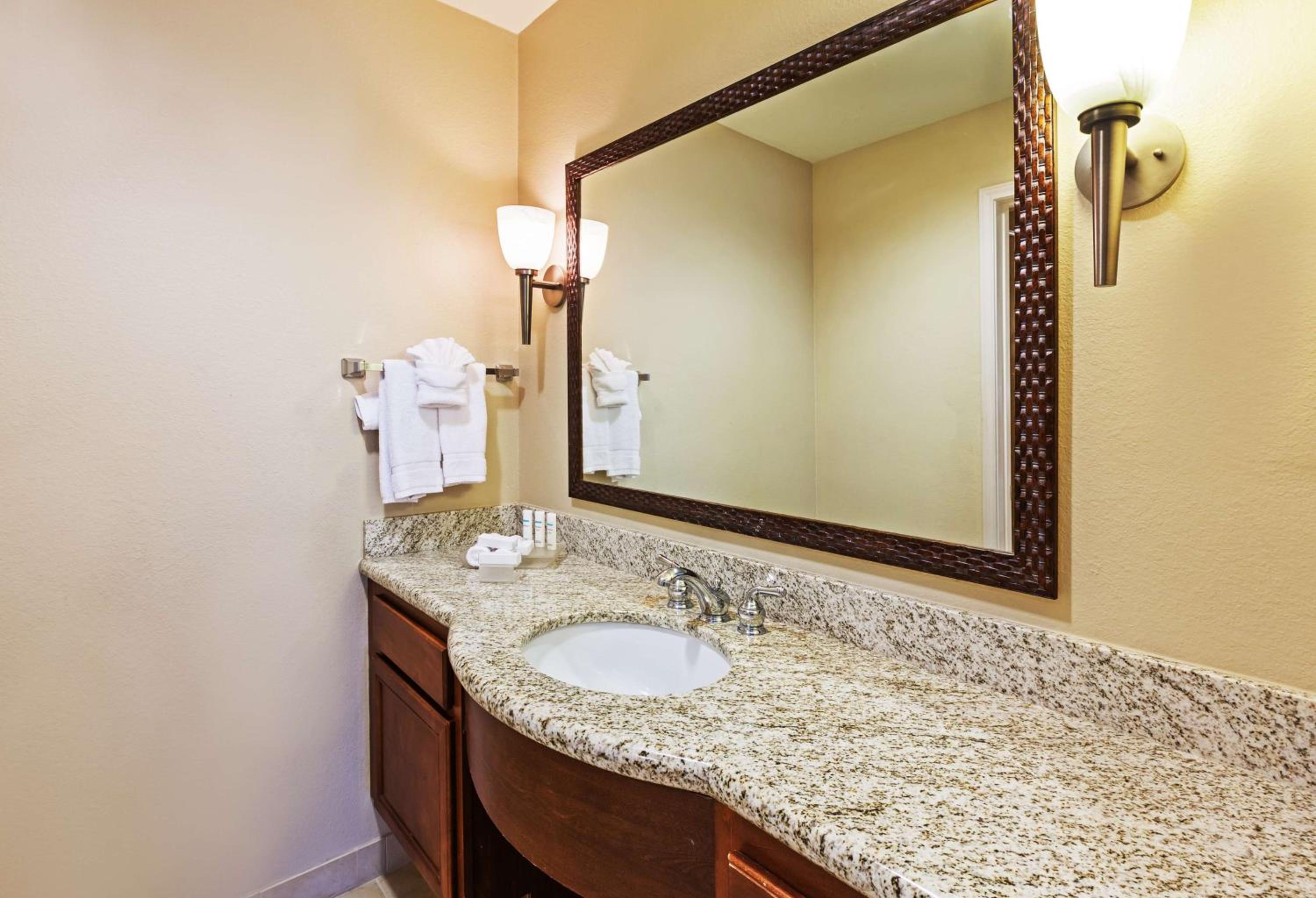 One-Bedroom King Suite - Non-Smoking - Photo 2