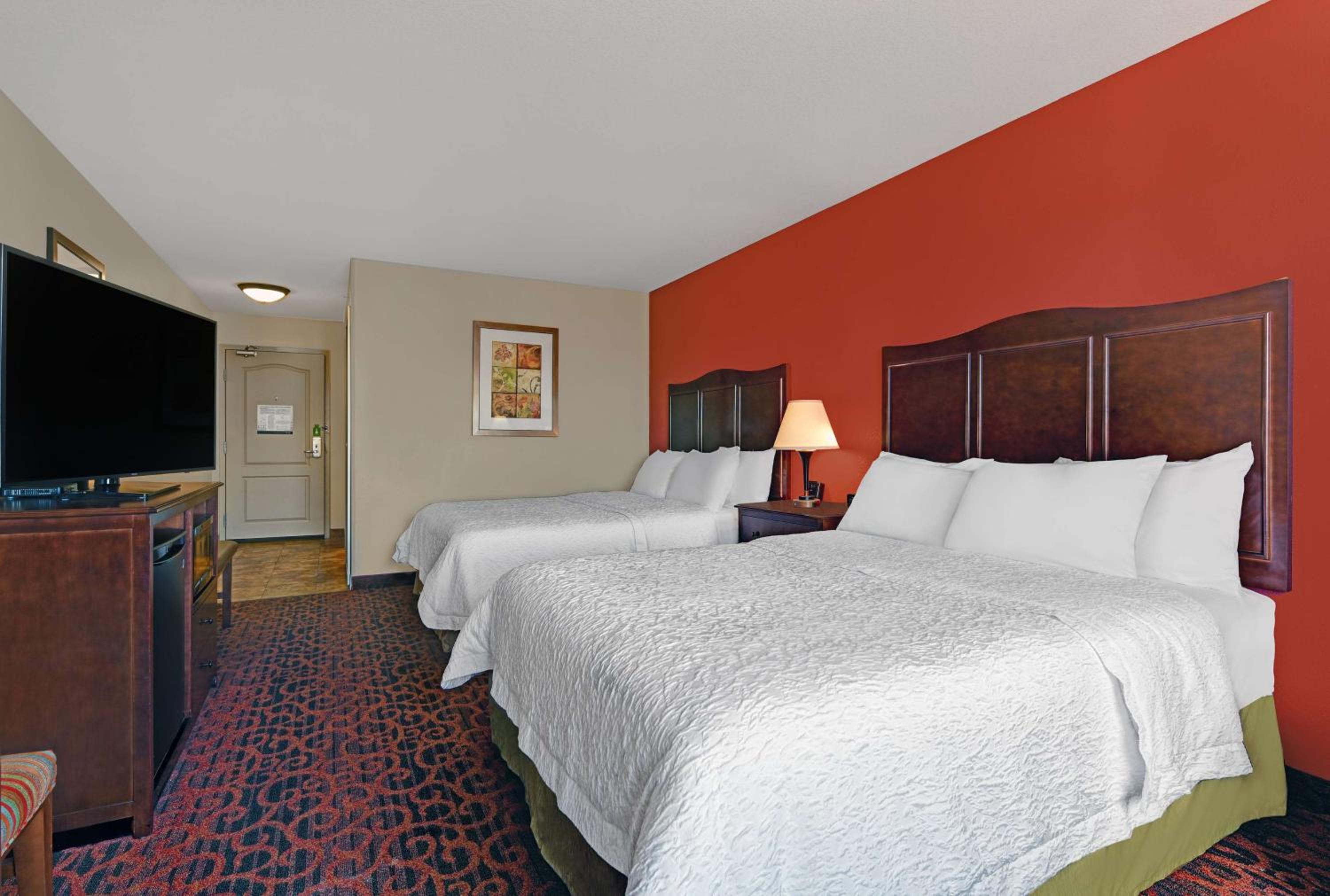 Room with Two Queen Beds - Non-Smoking - Photo 2