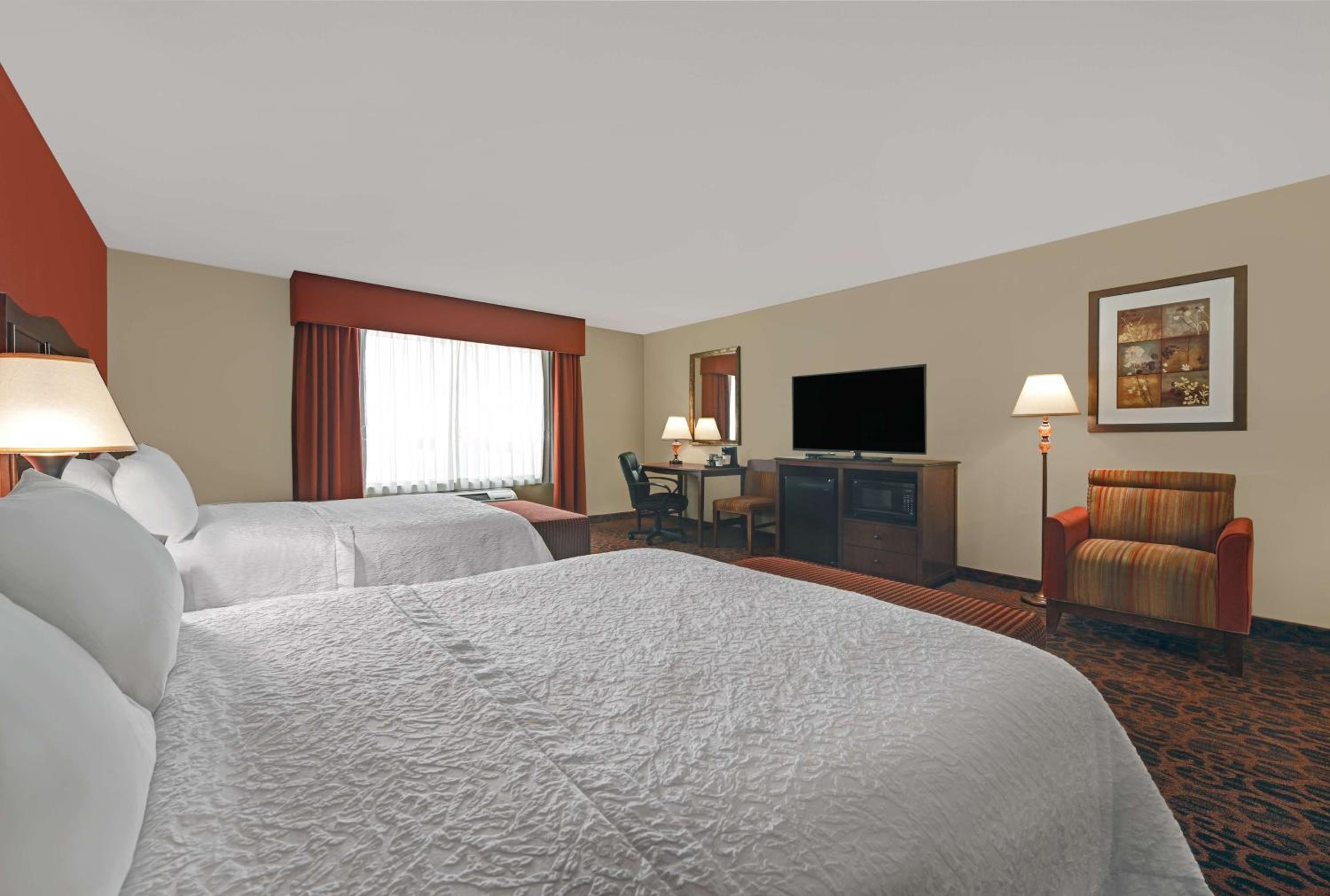 Room with Two Queen Beds - Non-Smoking - Photo 4