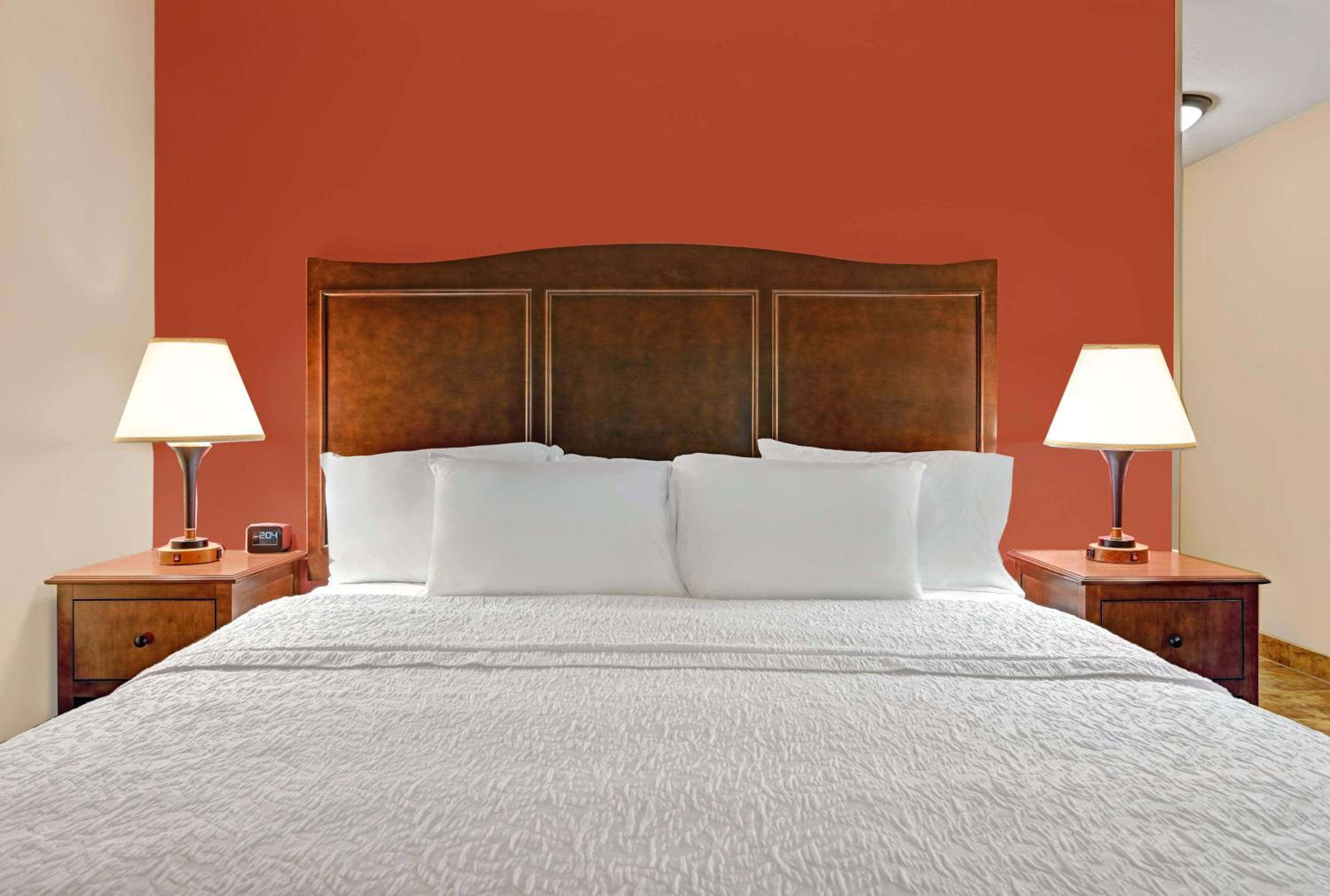 King Room with King Bed - Non-Smoking - Photo 1