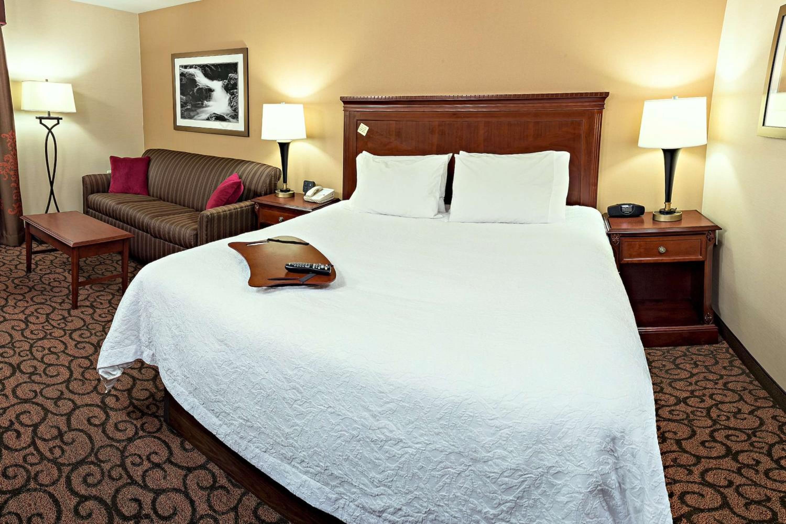 King Room with Sofa Bed - Non-Smoking - Photo 2