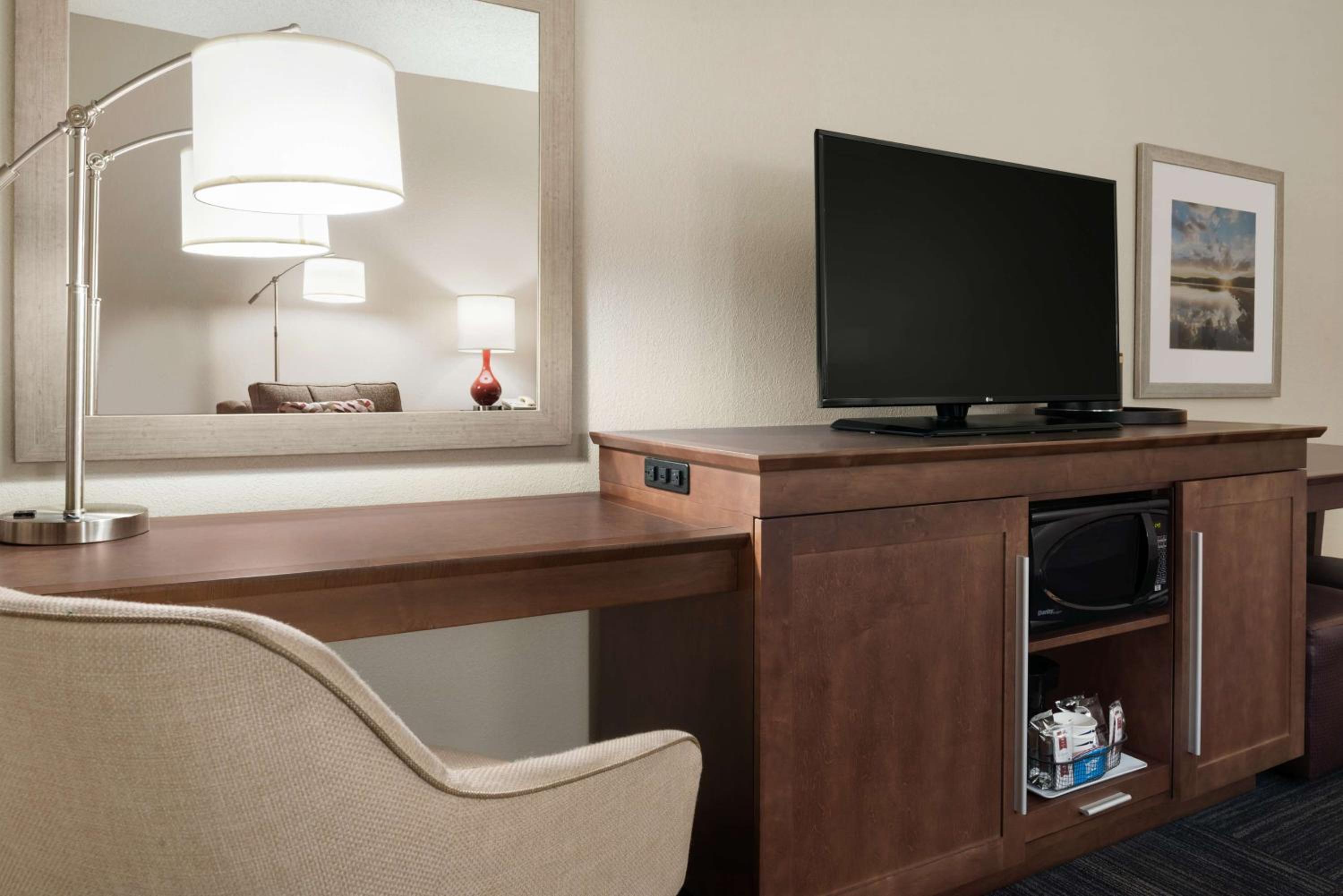 King Room with King Bed - Non-Smoking - Photo 1