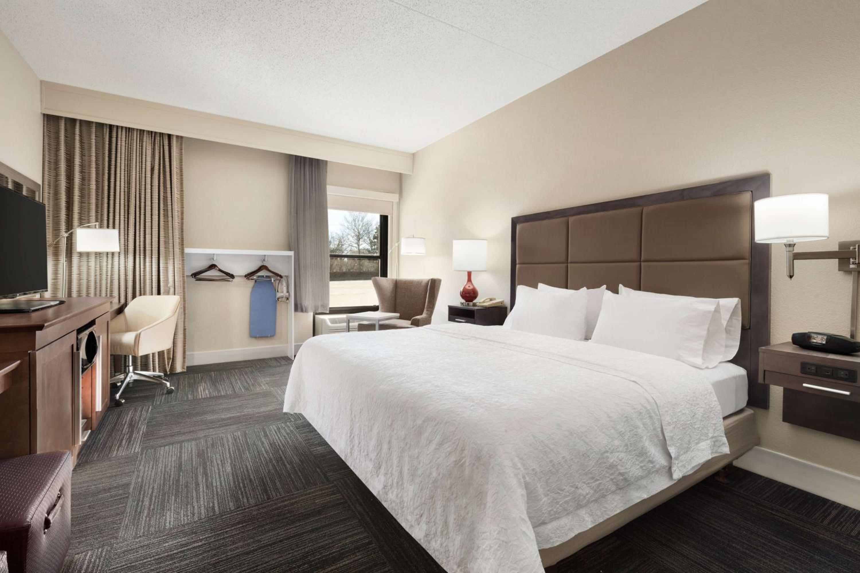 King Room - Mobility Access/Non-Smoking - Photo 1