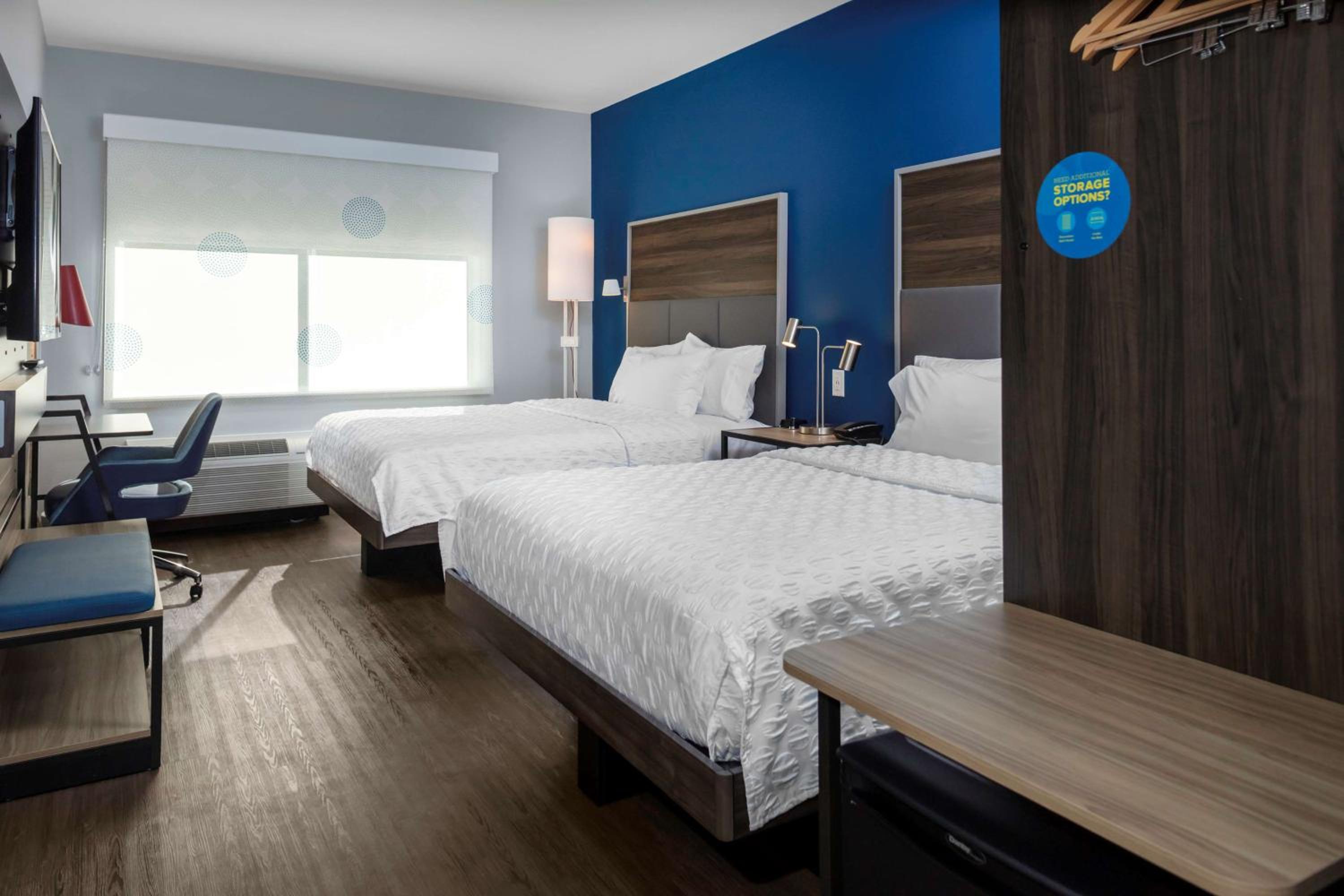 Queen Room with Two Queen Beds - Photo 1