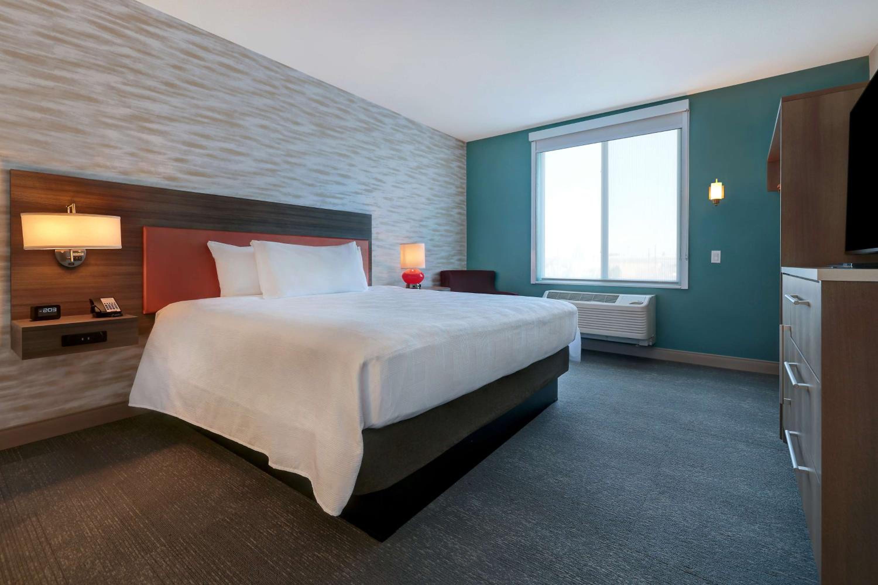 One-Bedroom King Suite - Non-Smoking - Photo 3