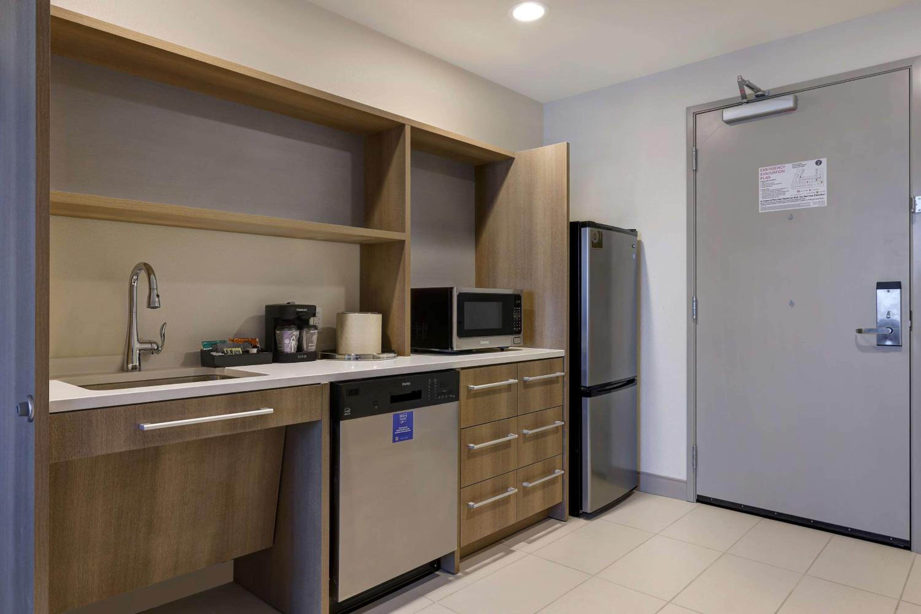 King Studio Suite - Mobility Access/Non-Smoking - Photo 3