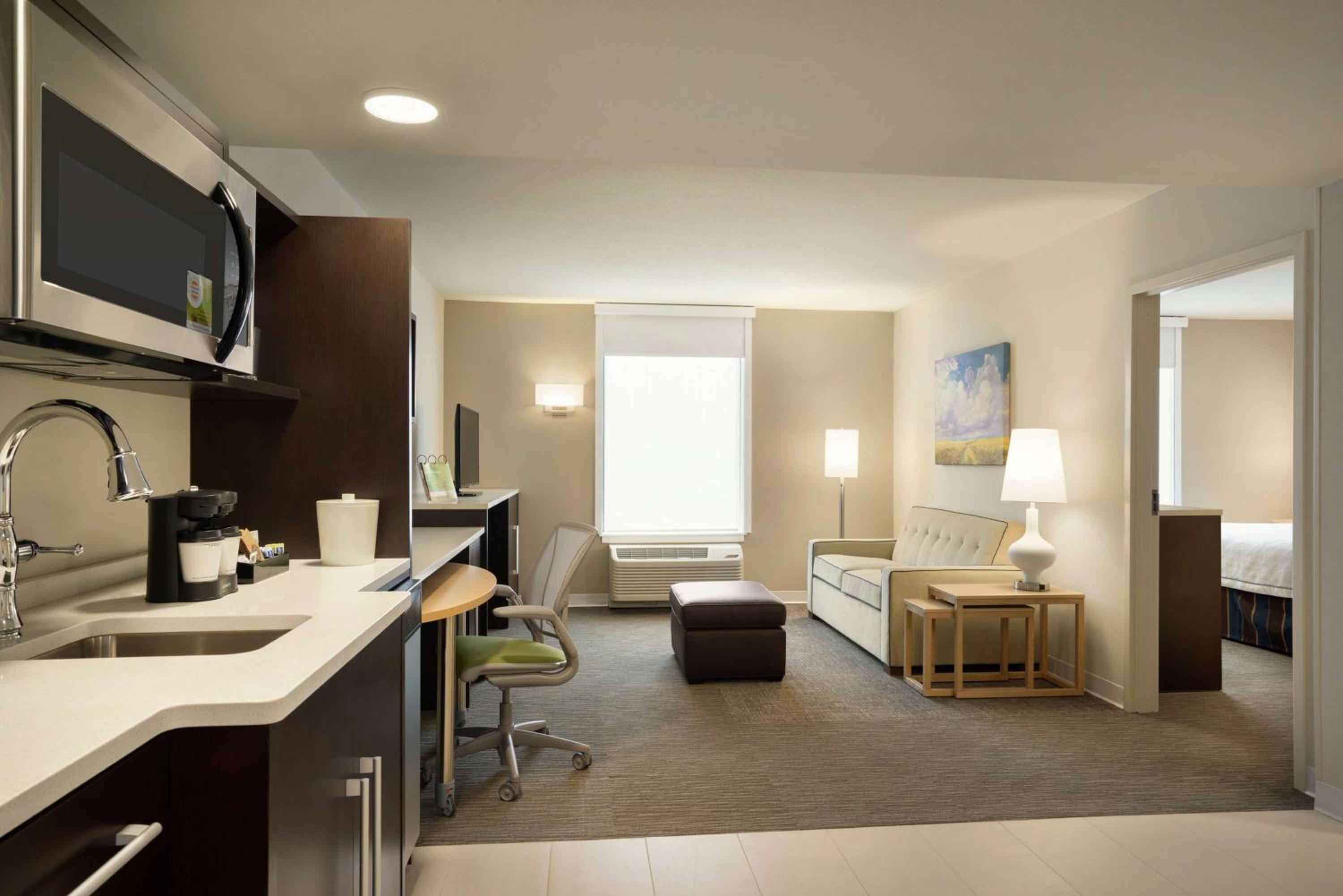One-Bedroom King Suite with Whirlpool - Non-Smoking