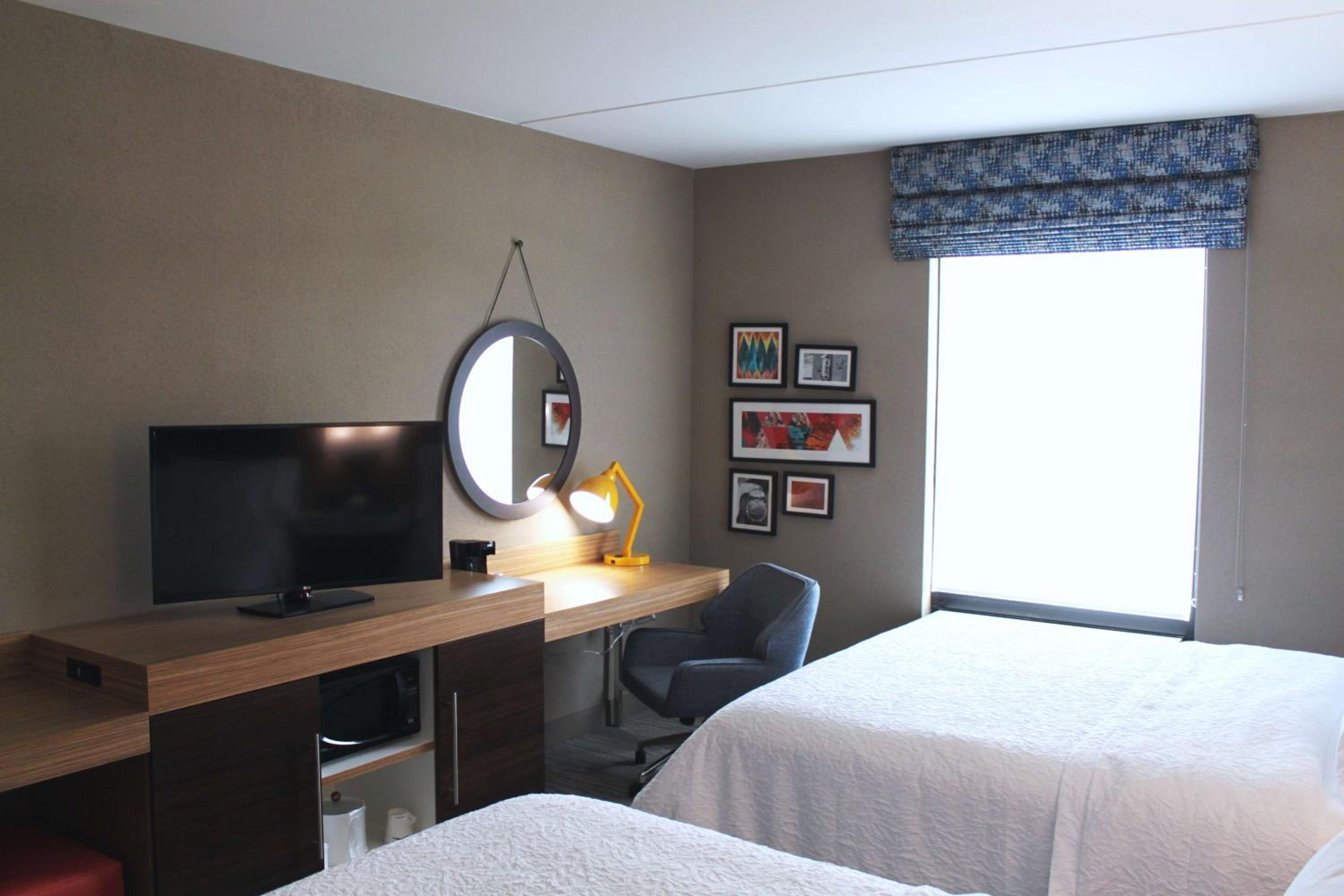 Queen Room with Two Queen Beds and Bath Tub - Mobility and Hearing Access/Non-Smoking photo 1