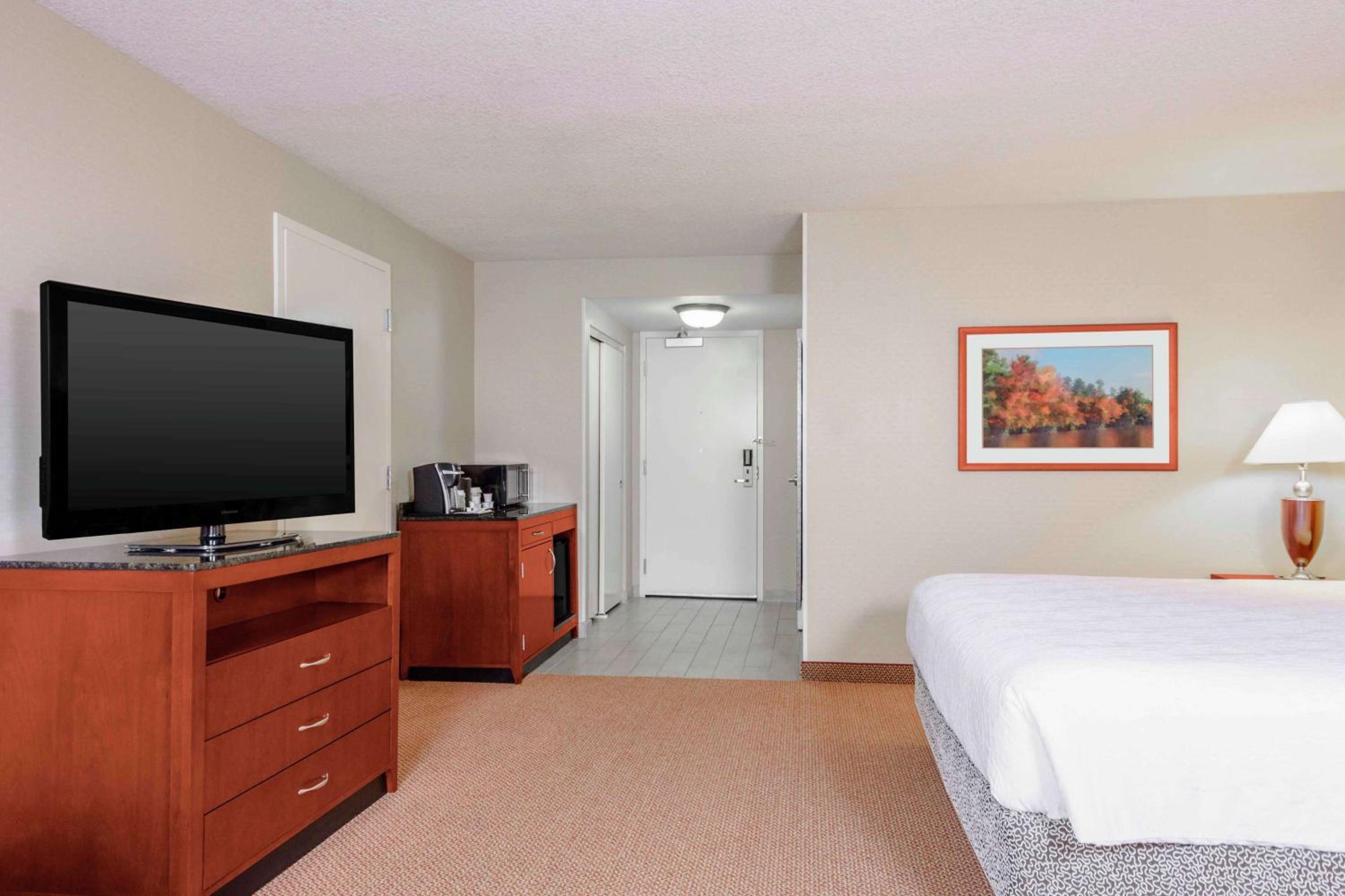King Room - Disability Access with Tub - Photo 1