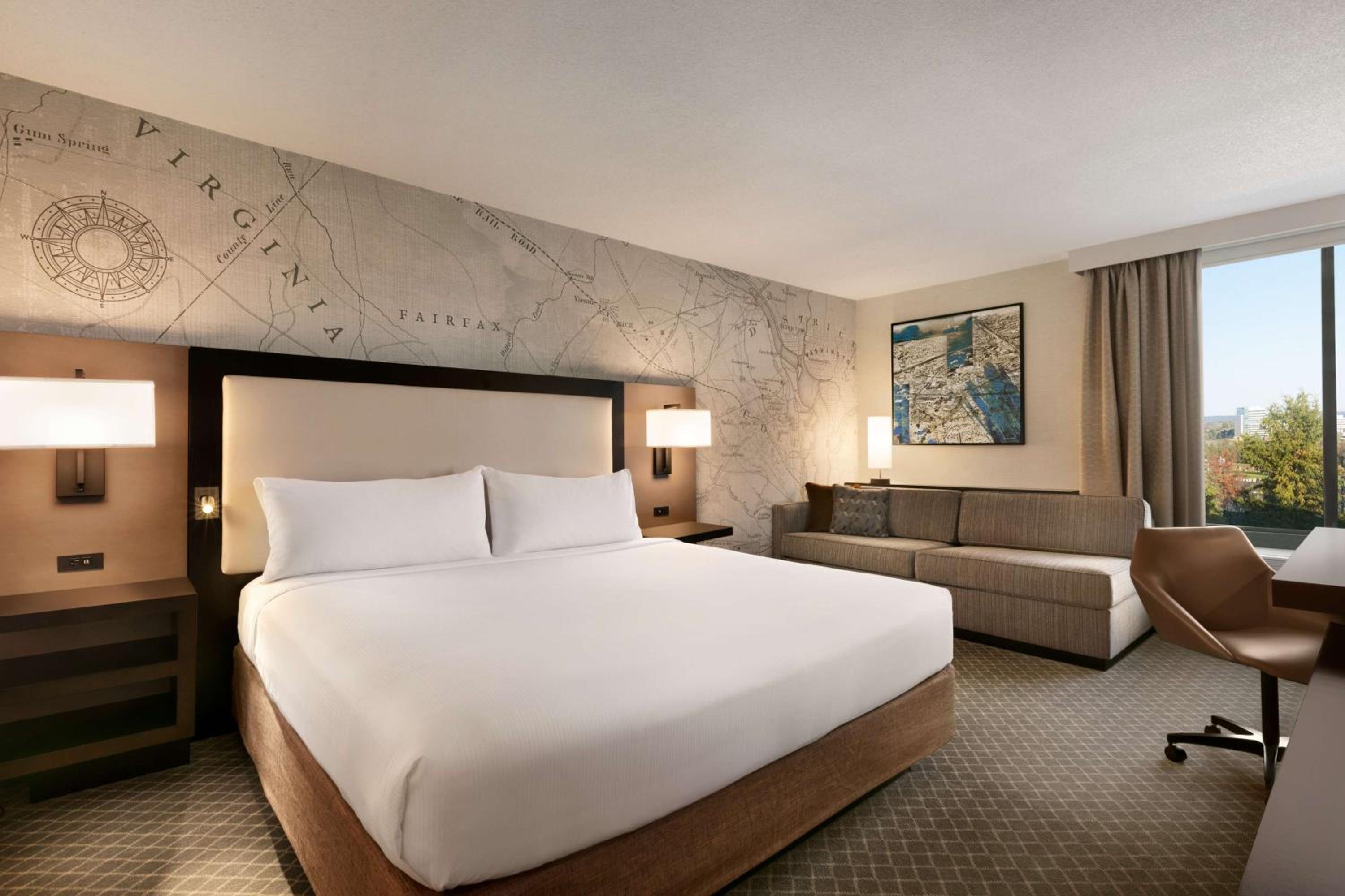 Deluxe King Room with Sofa Bed - Photo 1