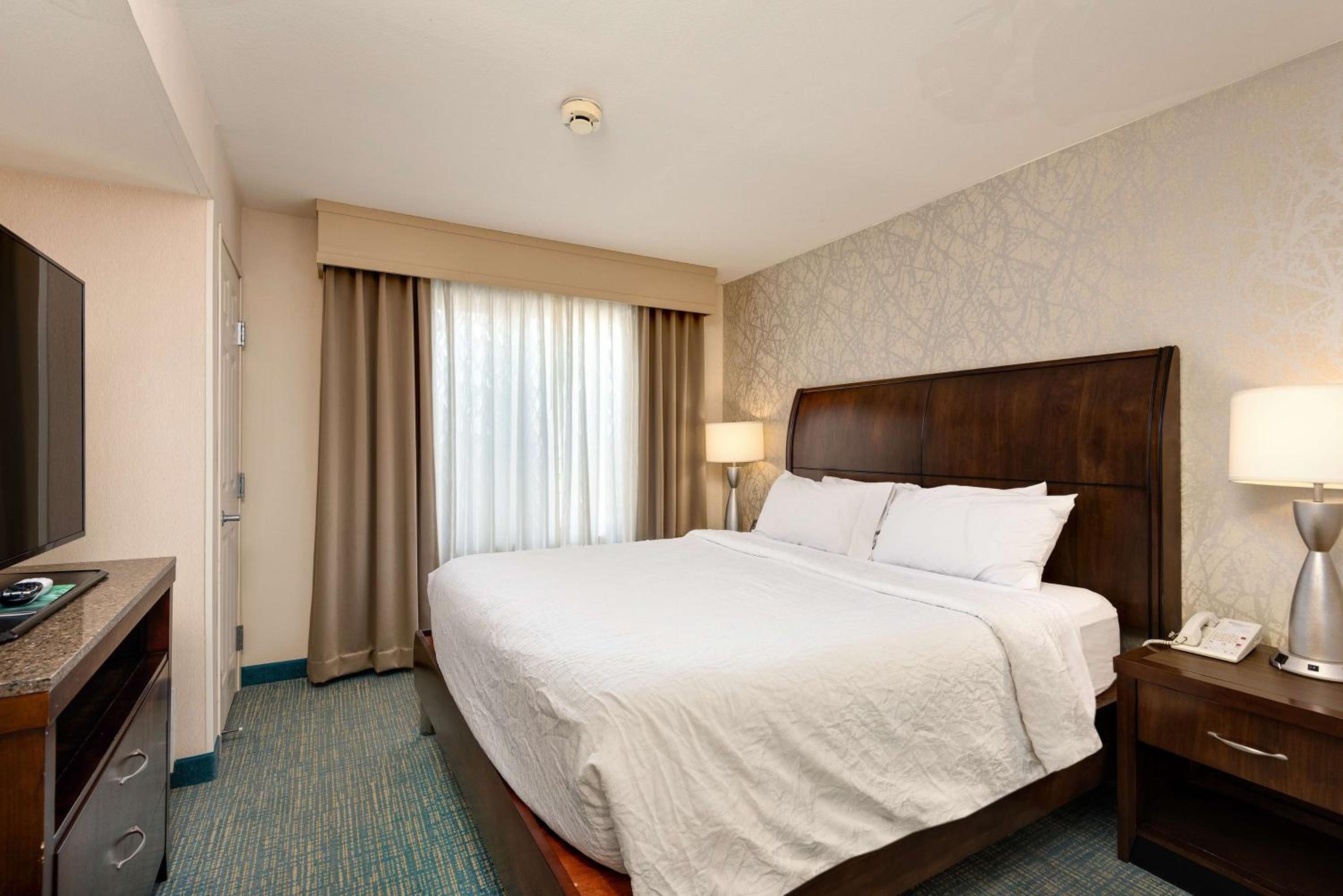 One-Bedroom King Suite with Sofa Bed - Photo 7