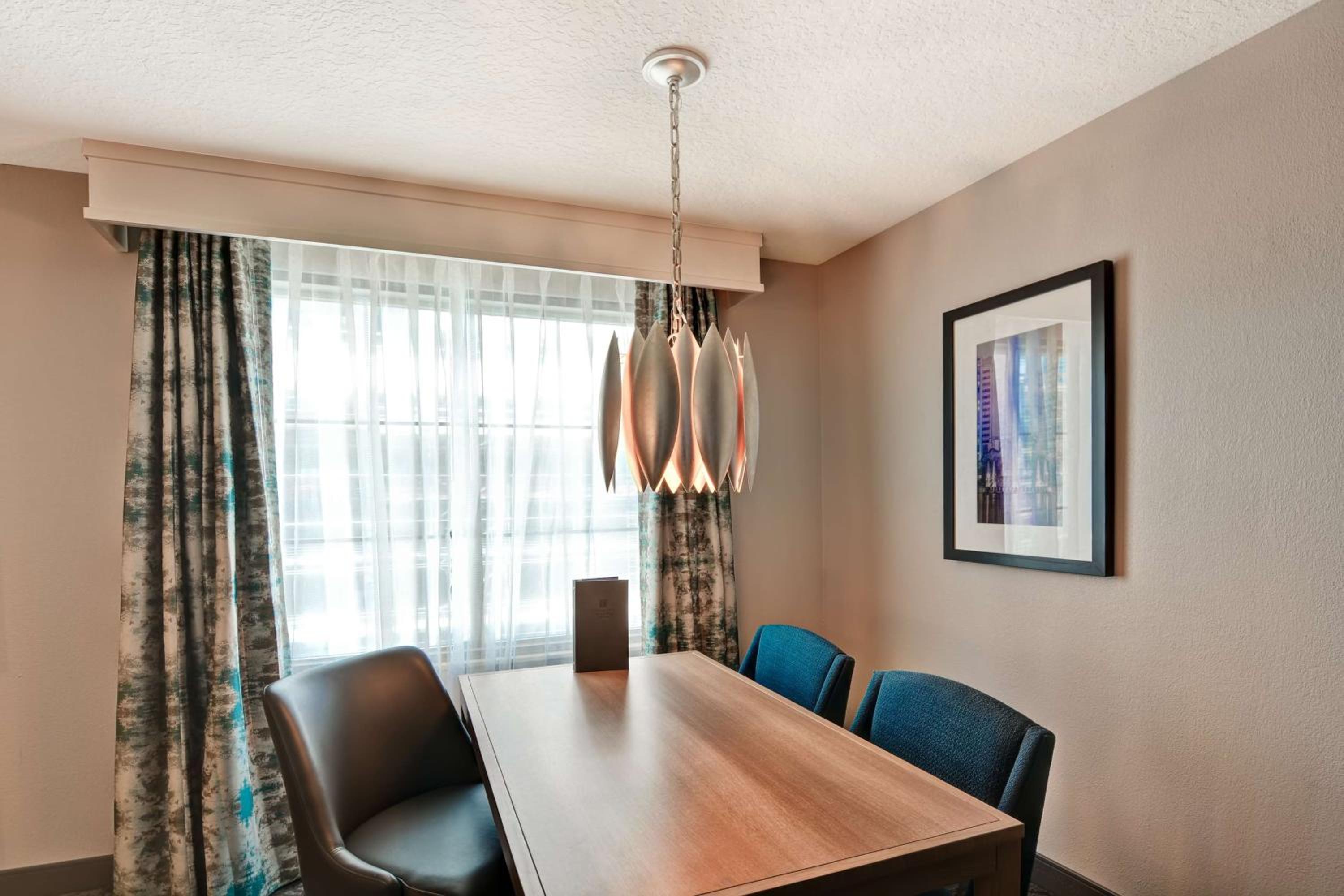 Corner Suite with Two Double Beds - Non-Smoking